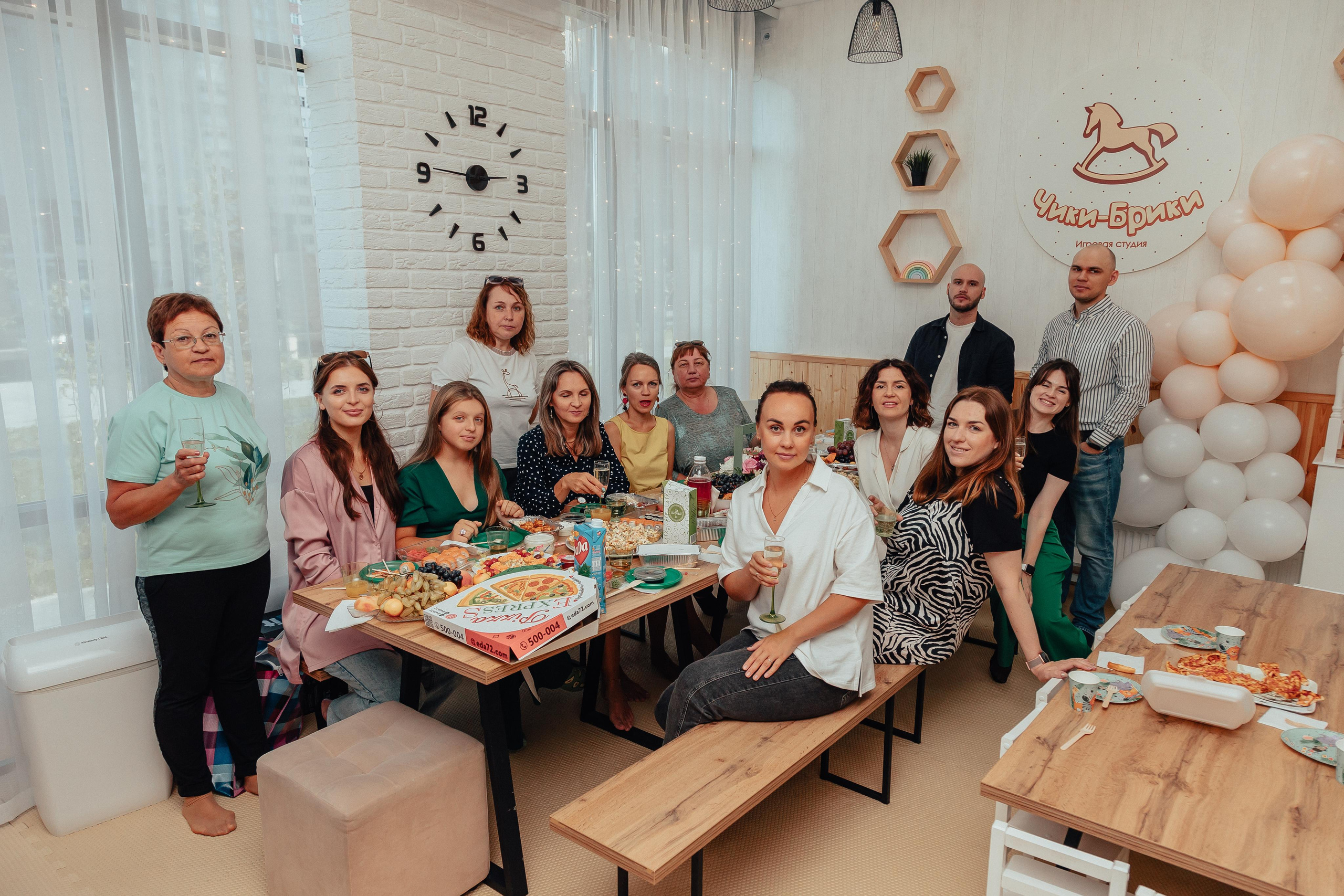 1 год в игровой. Фотограф Авилова Дарья ● Тюмень● Съемка больших семей ●Архив поколений
