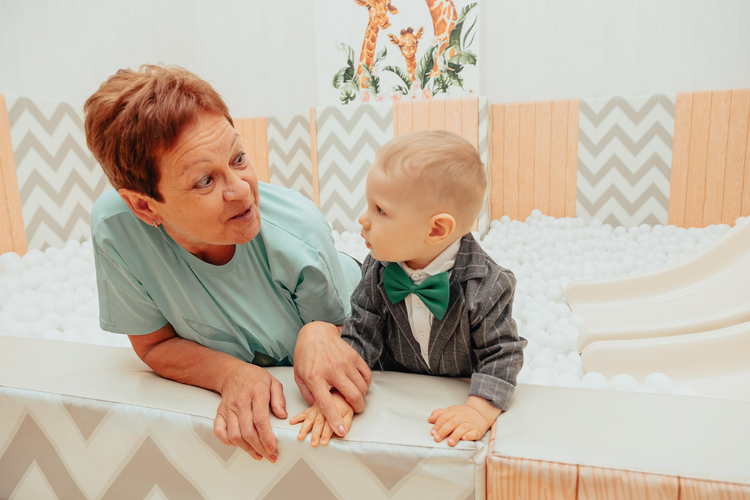 1 год в игровой. Фотограф Авилова Дарья ● Тюмень● Съемка больших семей ●Архив поколений