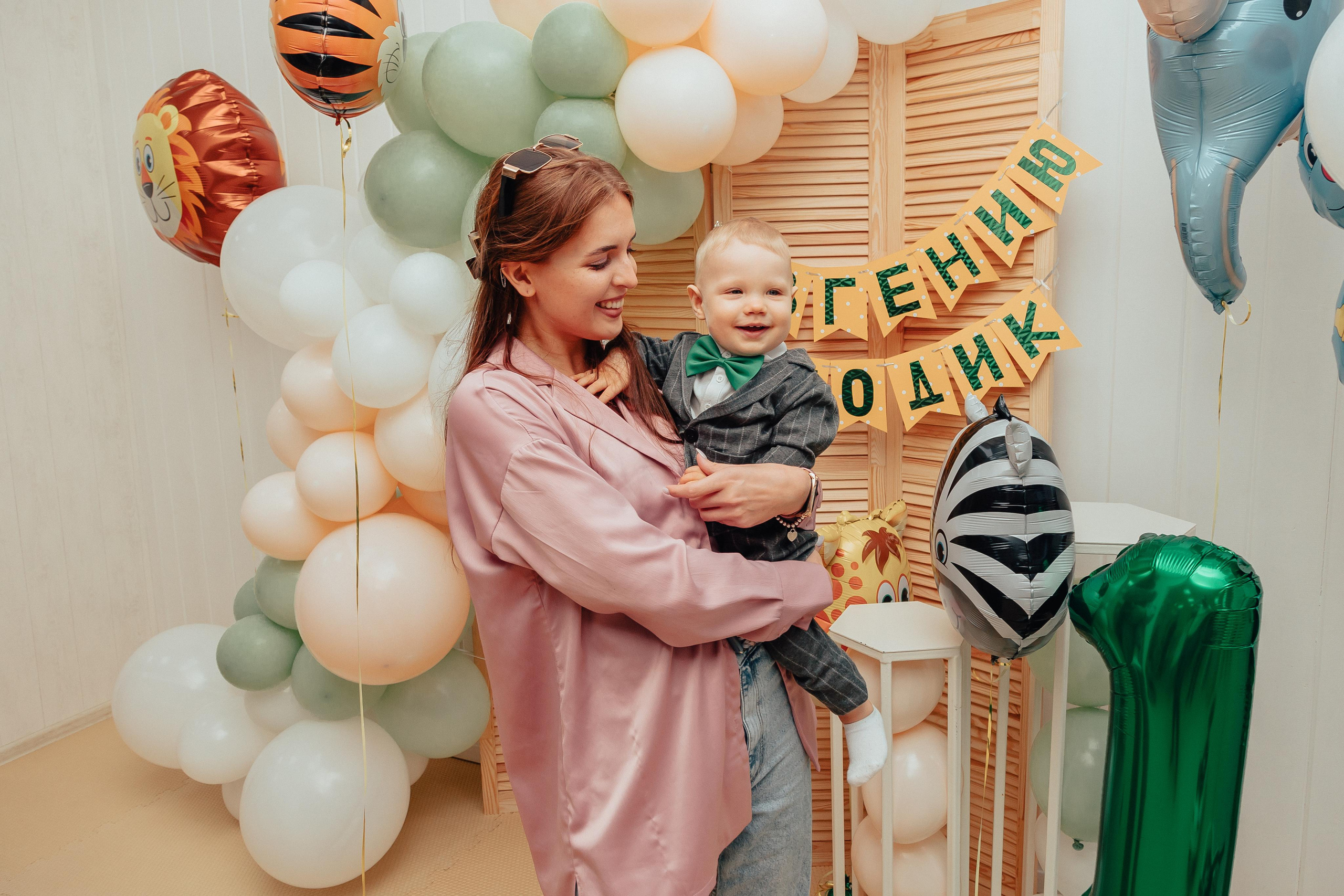 1 год в игровой. Фотограф Авилова Дарья ● Тюмень● Съемка больших семей ●Архив поколений