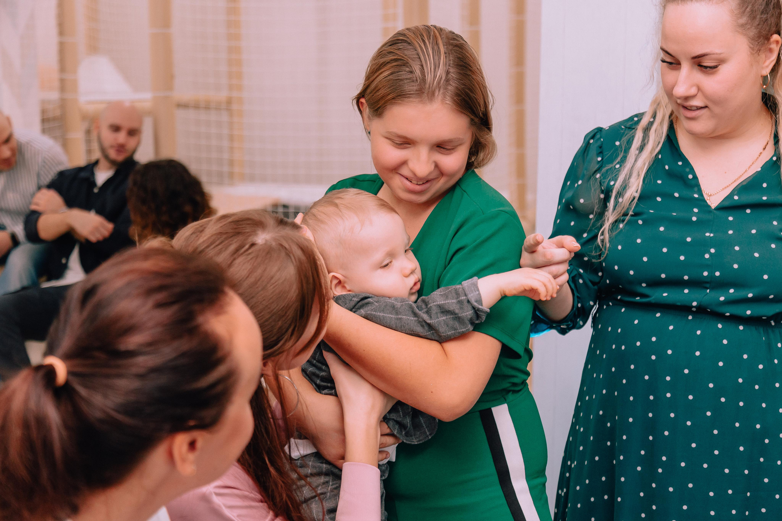 1 год в игровой. Фотограф Авилова Дарья ● Тюмень● Съемка больших семей ●Архив поколений