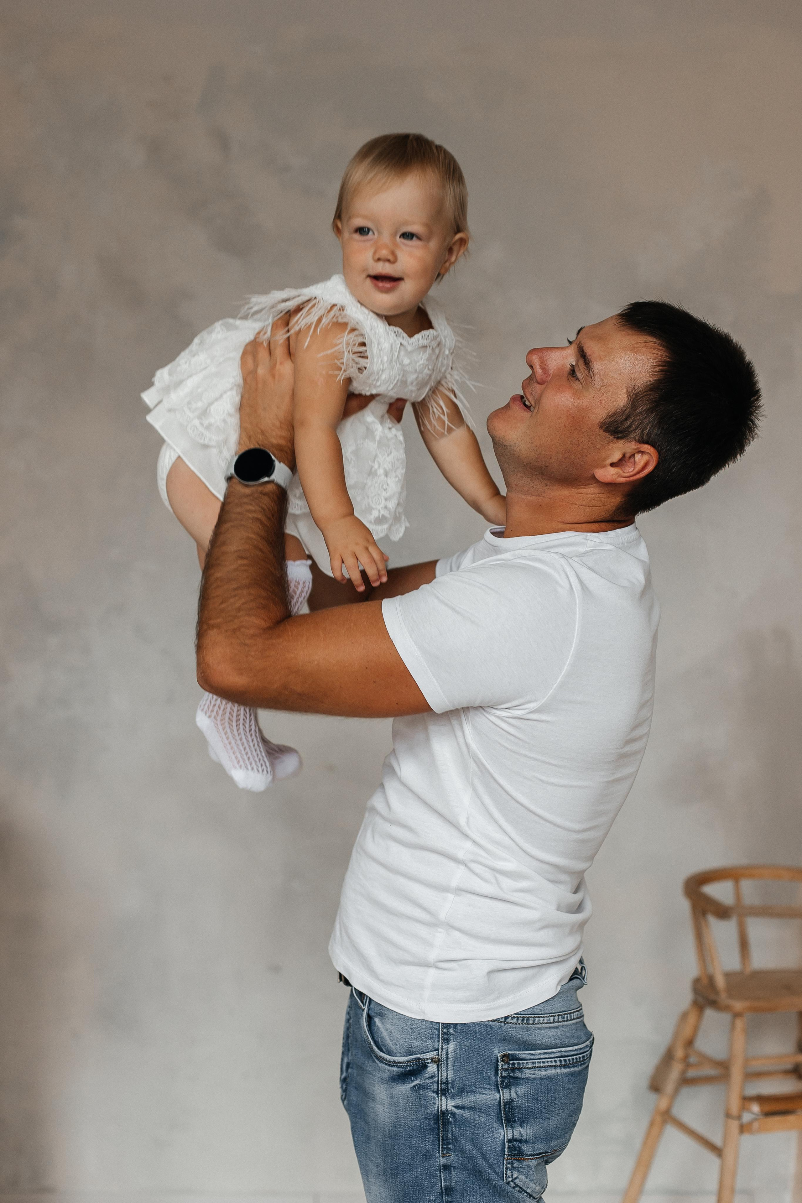 Семейная фотосессия (1 годик). Фотограф Авилова Дарья ● Тюмень● Съемка больших семей ●Архив поколений