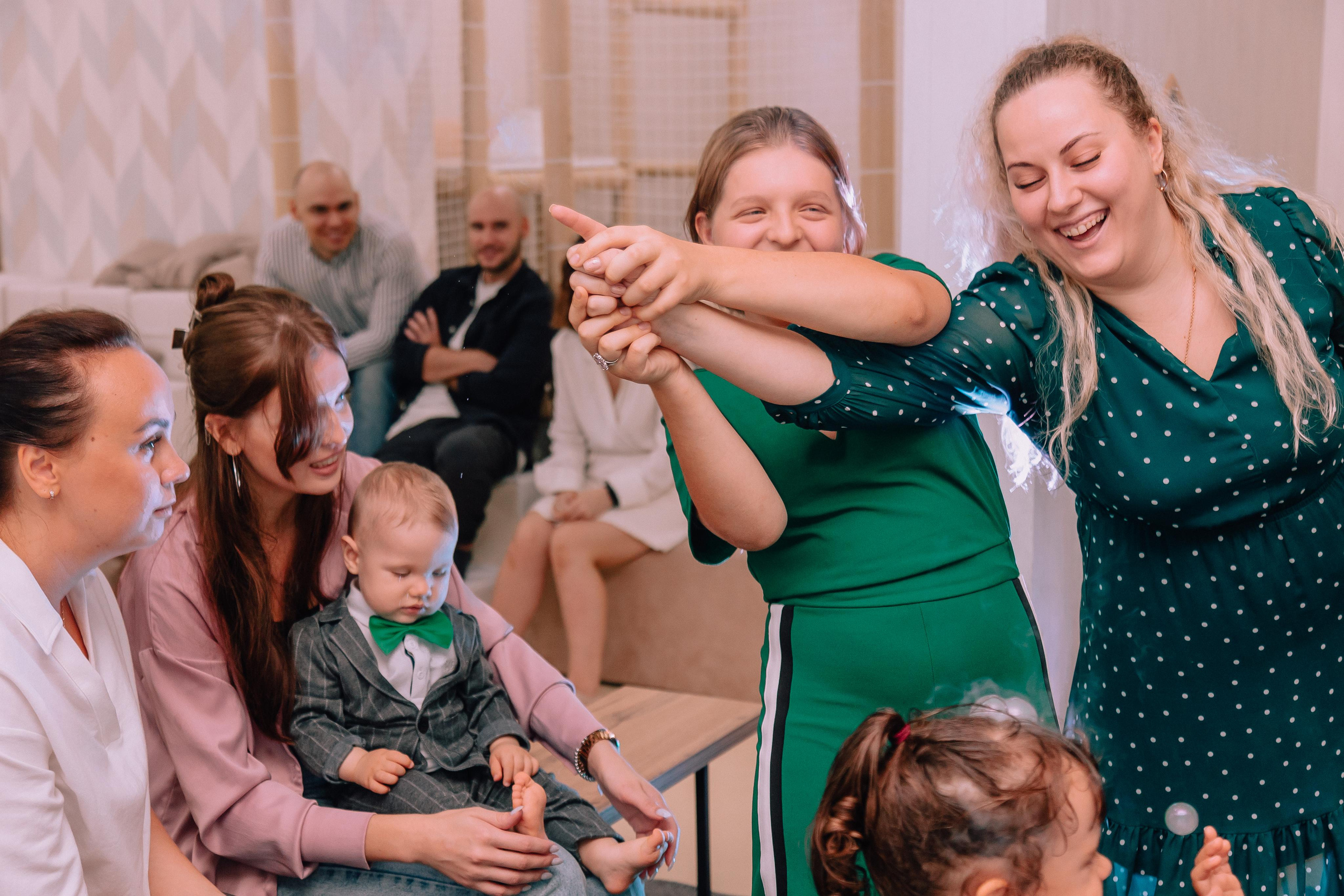 1 год в игровой. Фотограф Авилова Дарья ● Тюмень● Съемка больших семей ●Архив поколений