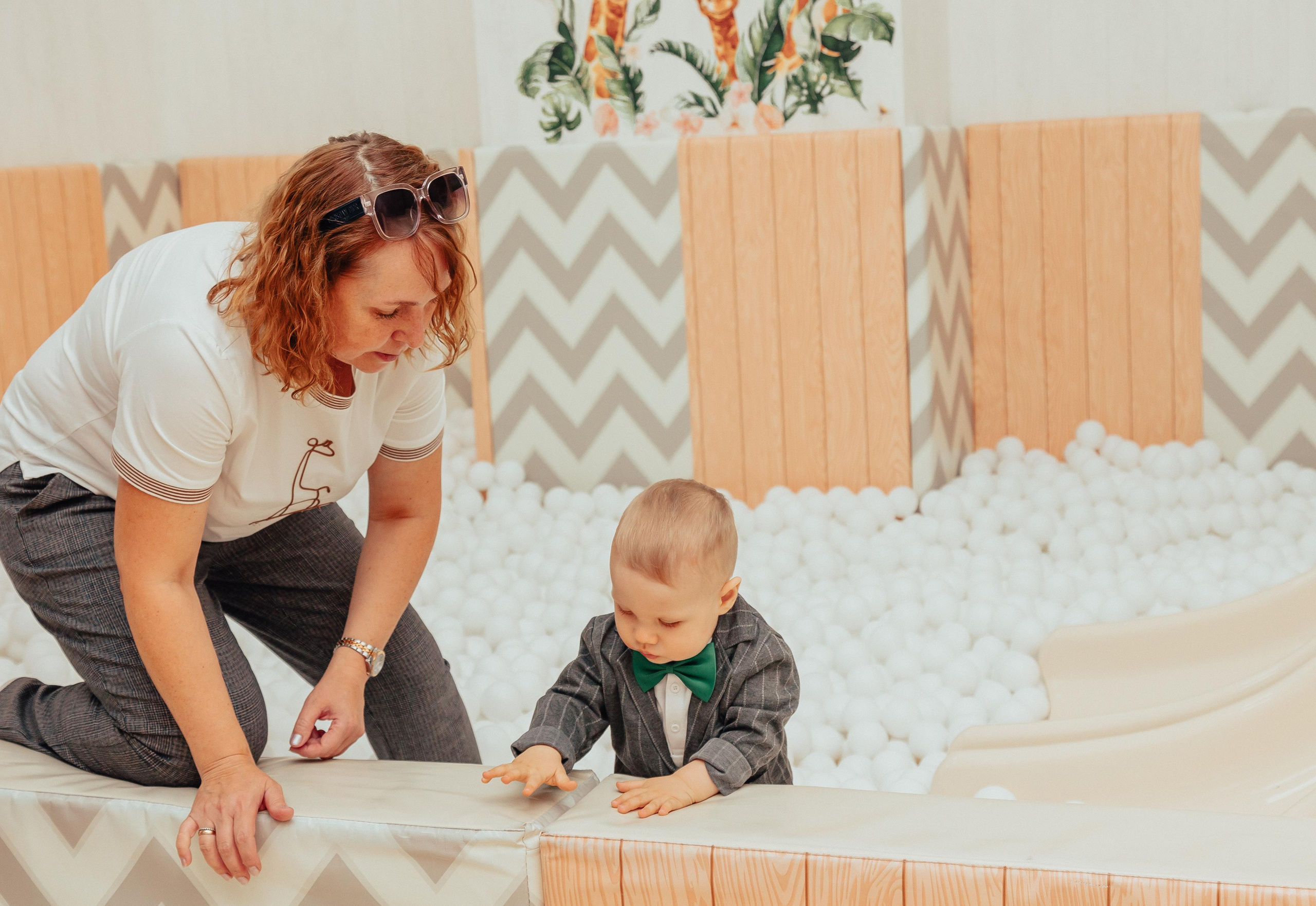 1 год в игровой. Фотограф Авилова Дарья ● Тюмень● Съемка больших семей ●Архив поколений