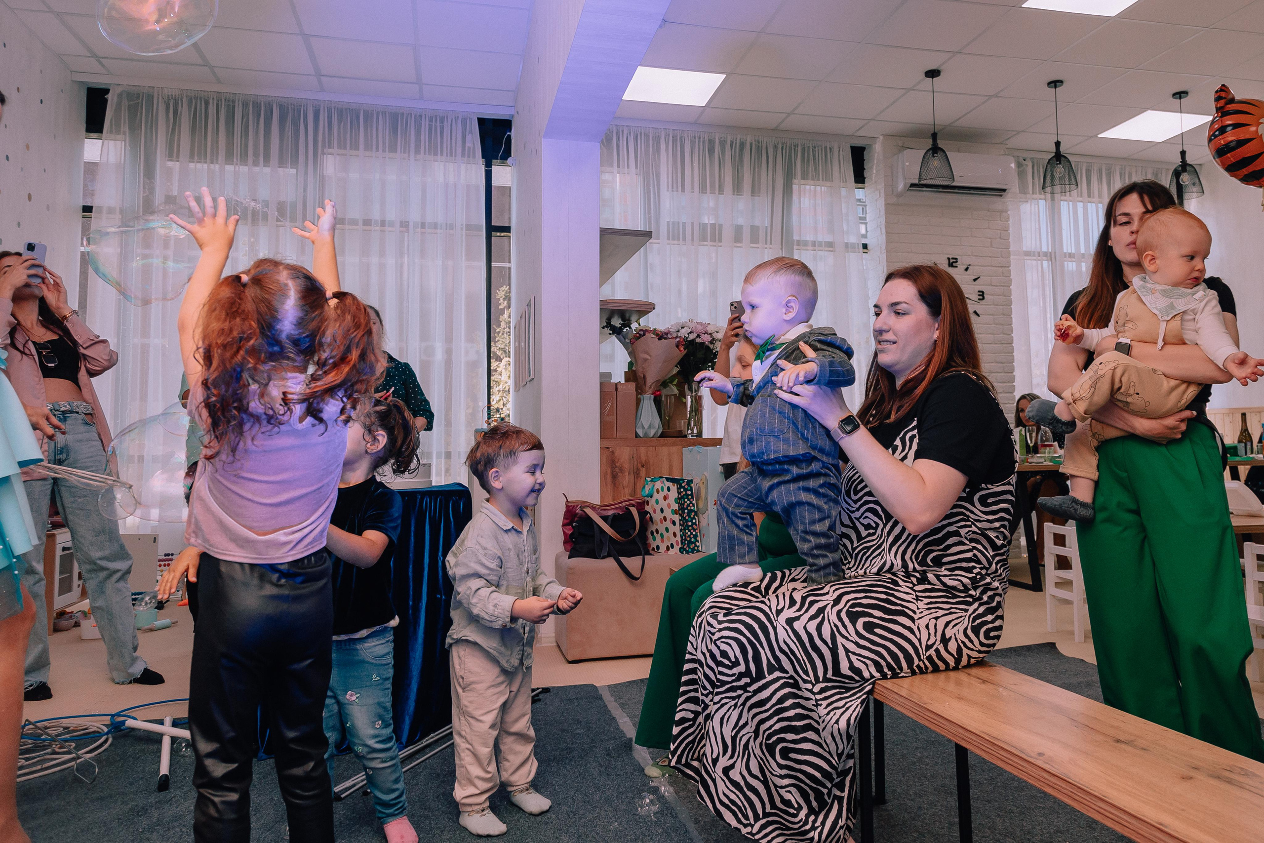 1 год в игровой. Фотограф Авилова Дарья ● Тюмень● Съемка больших семей ●Архив поколений