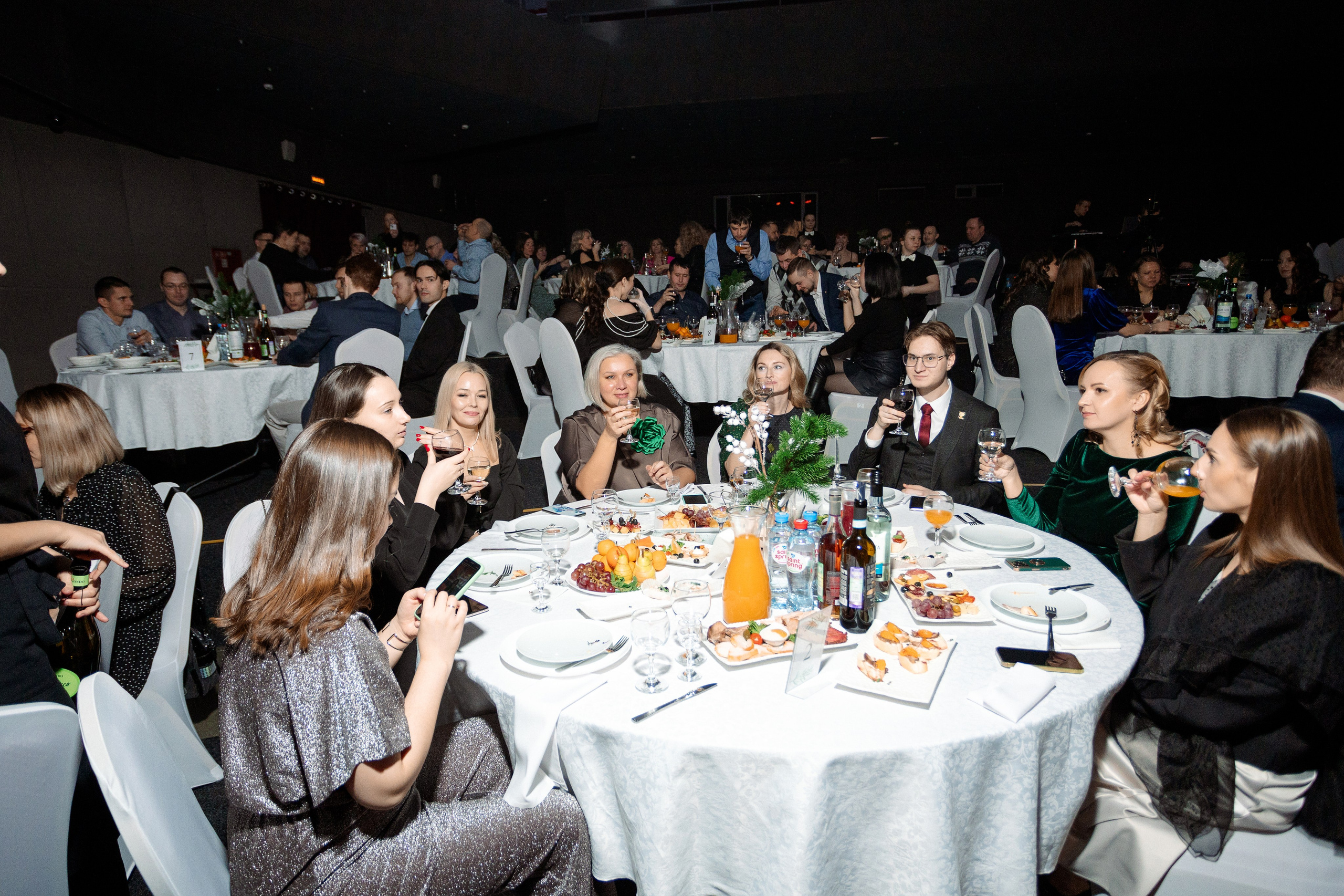 РЕПОРТАЖ: НОВЫЙ ГОД В ДК МЕТАЛЛУРГ. Профессиональный фотограф в Ижевске Леша Петров