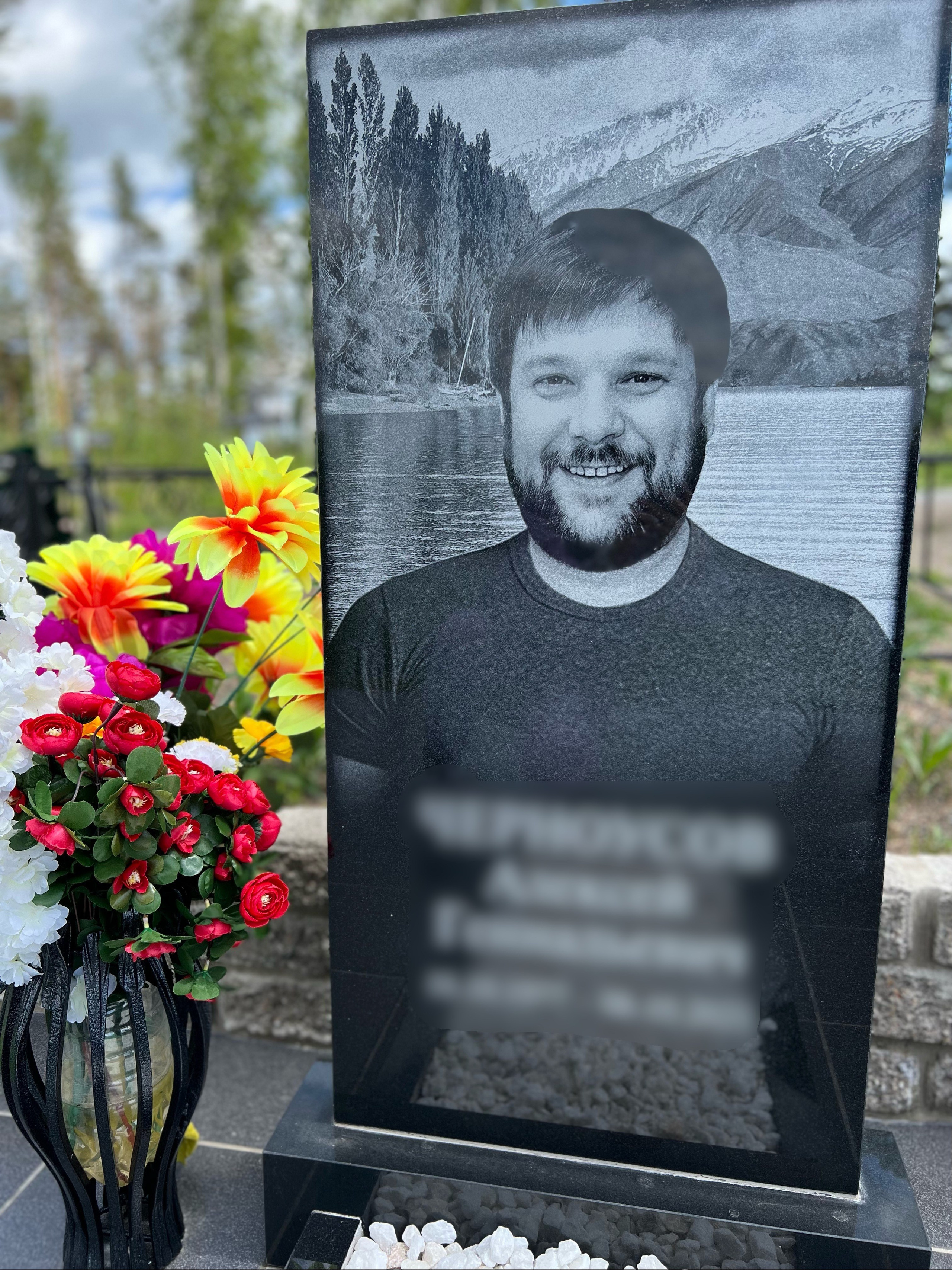 Гравировка от наших художников. ГРАНИТ26 Ритуальные услуги Железногорск. Благоустройство могил, продажа памятников