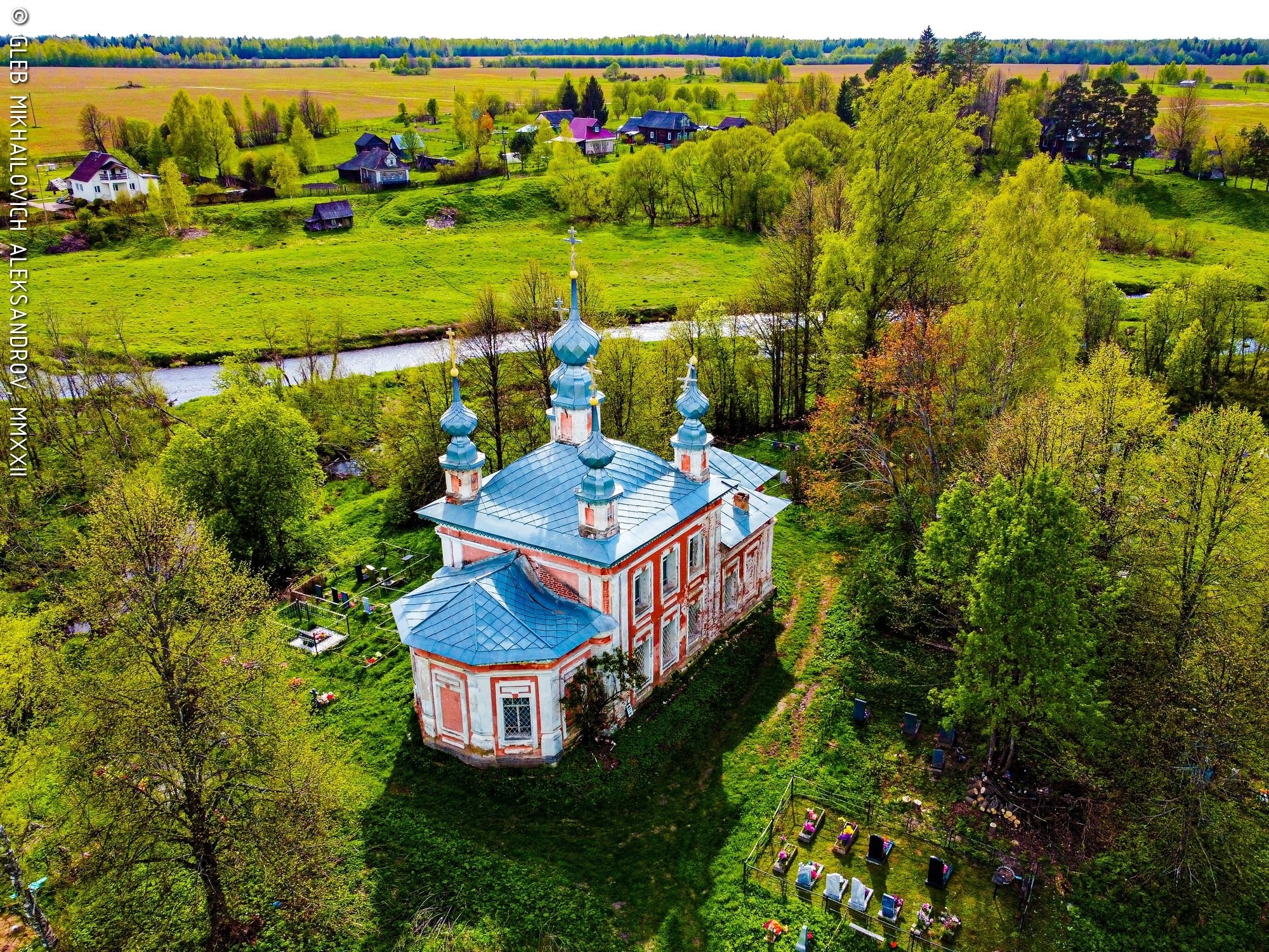 Леонтьевское. Храмовый комплекс. Церкви Михаила Архангела и Леонтия Ростовского. Зодчество