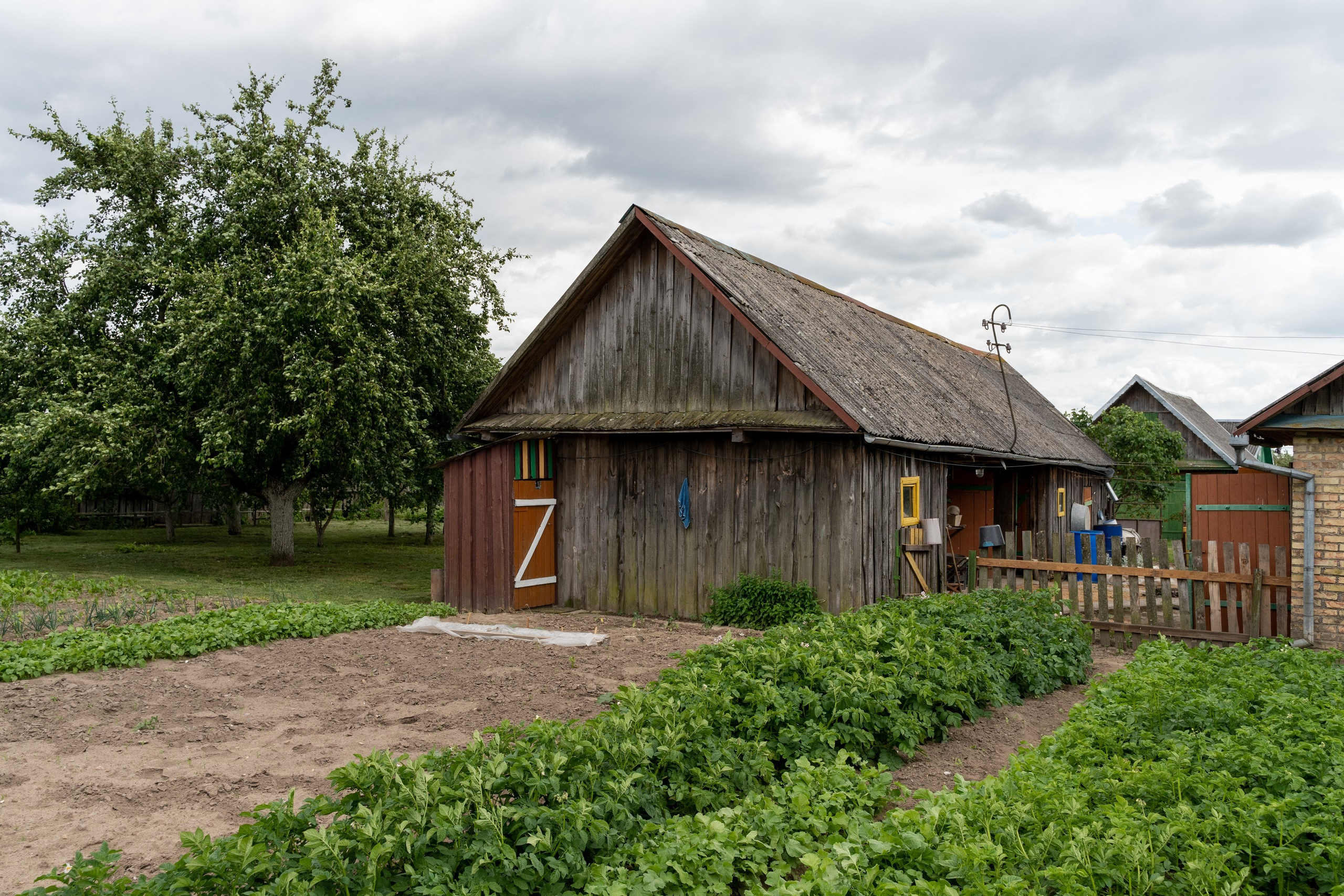 Home.land. Künstler Verstecktoff