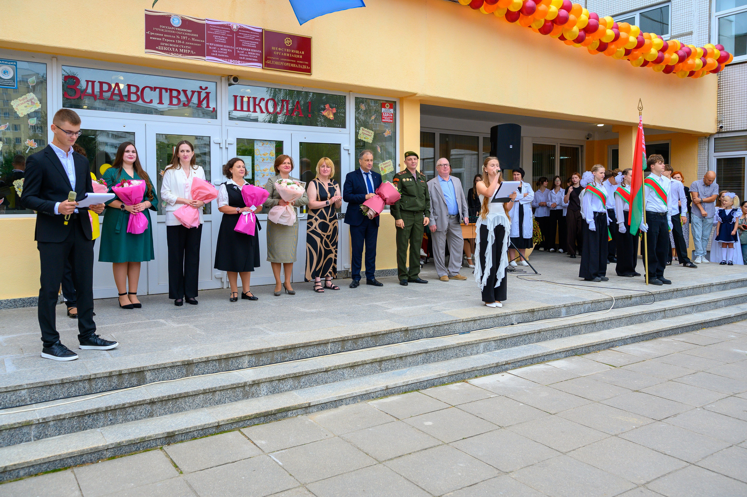 Вот звучит первый звонок, перед этим долгое приготовление к новому этапу в жизни, Яромир идет в школу. Фотоуслуги, услуги фотографа, фотографирование важных событий