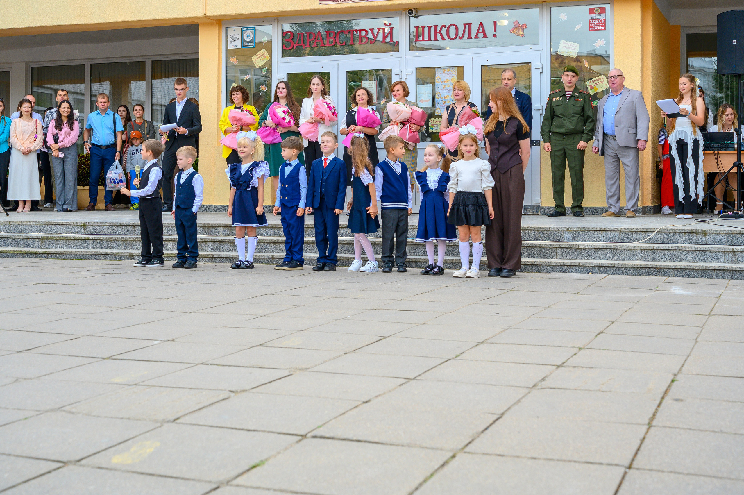 Вот звучит первый звонок, перед этим долгое приготовление к новому этапу в жизни, Яромир идет в школу. Фотоуслуги, услуги фотографа, фотографирование важных событий