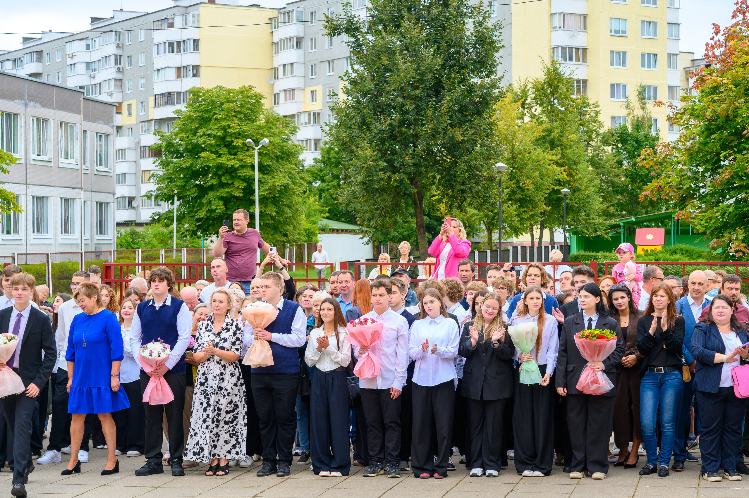 Вот звучит первый звонок, перед этим долгое приготовление к новому этапу в жизни, Яромир идет в школу. Фотоуслуги, услуги фотографа, фотографирование важных событий