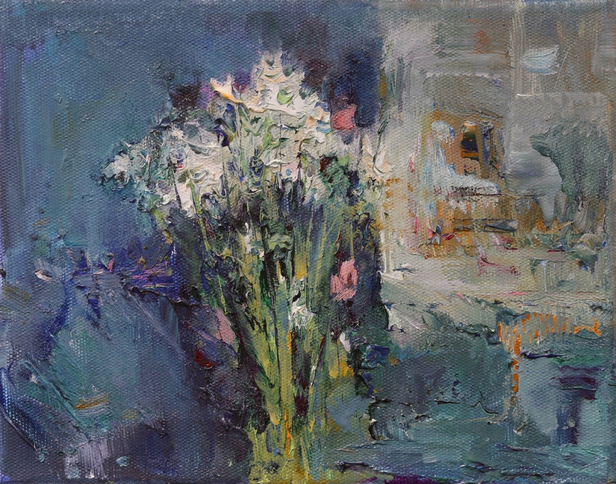 цветы у окна