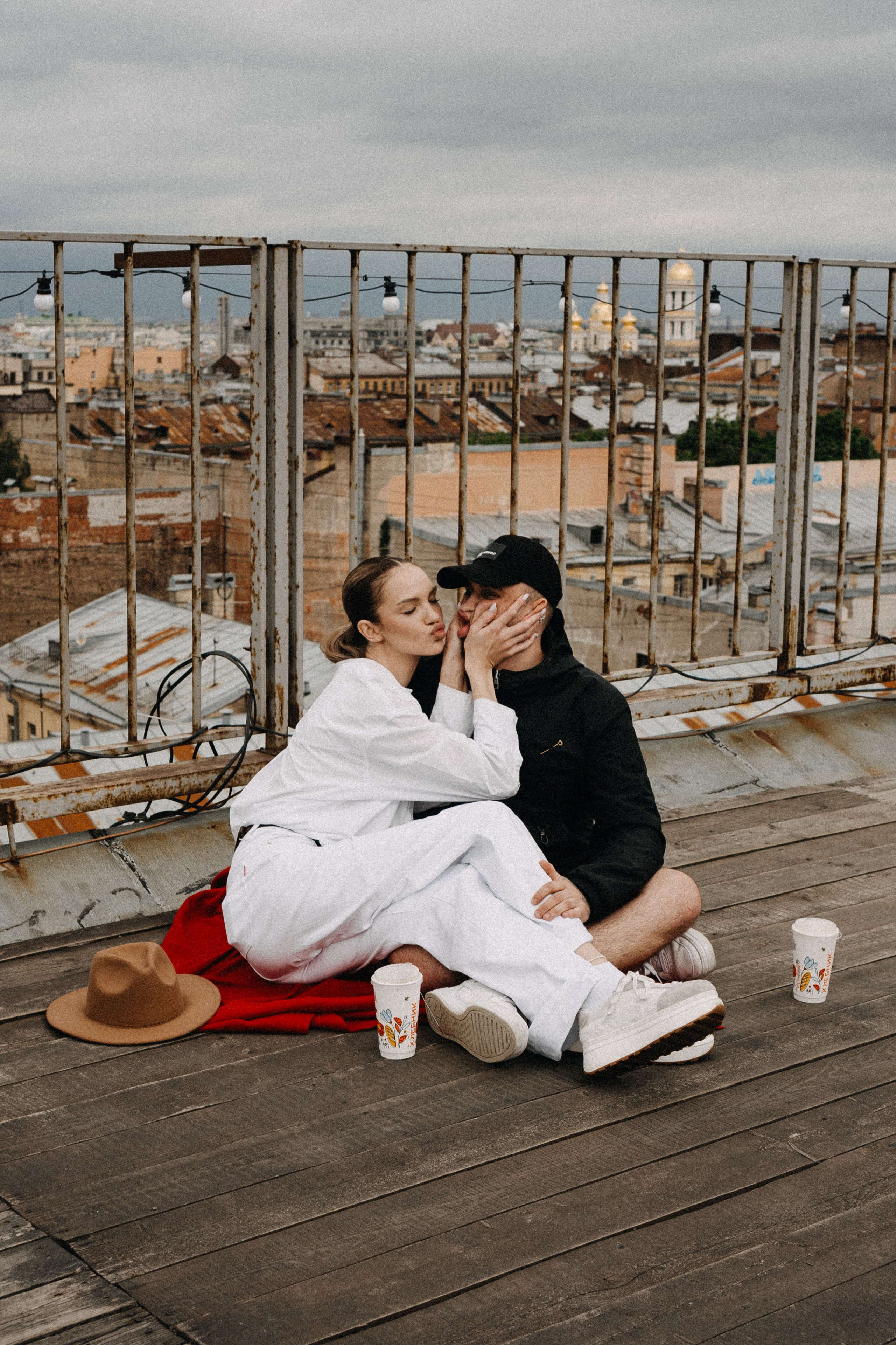 МЫ ГУЛЯЛИ ПРО КРЫШАМ ПИТЕРА. Профессиональный фотограф, Санкт-Петербург — Виктория Богомолова