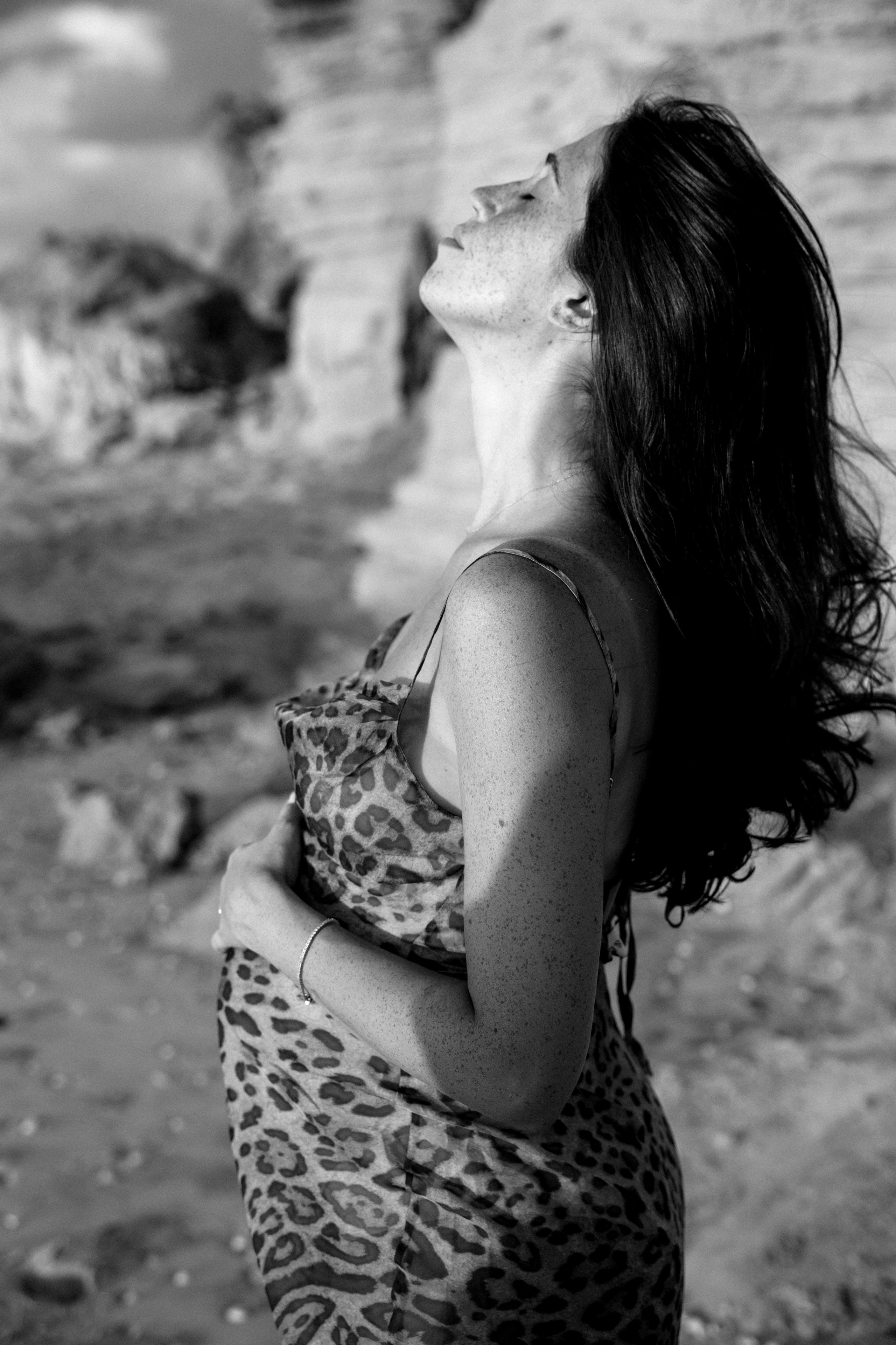 Pregnancy photoshoot near the sea. Wedding and family photographer