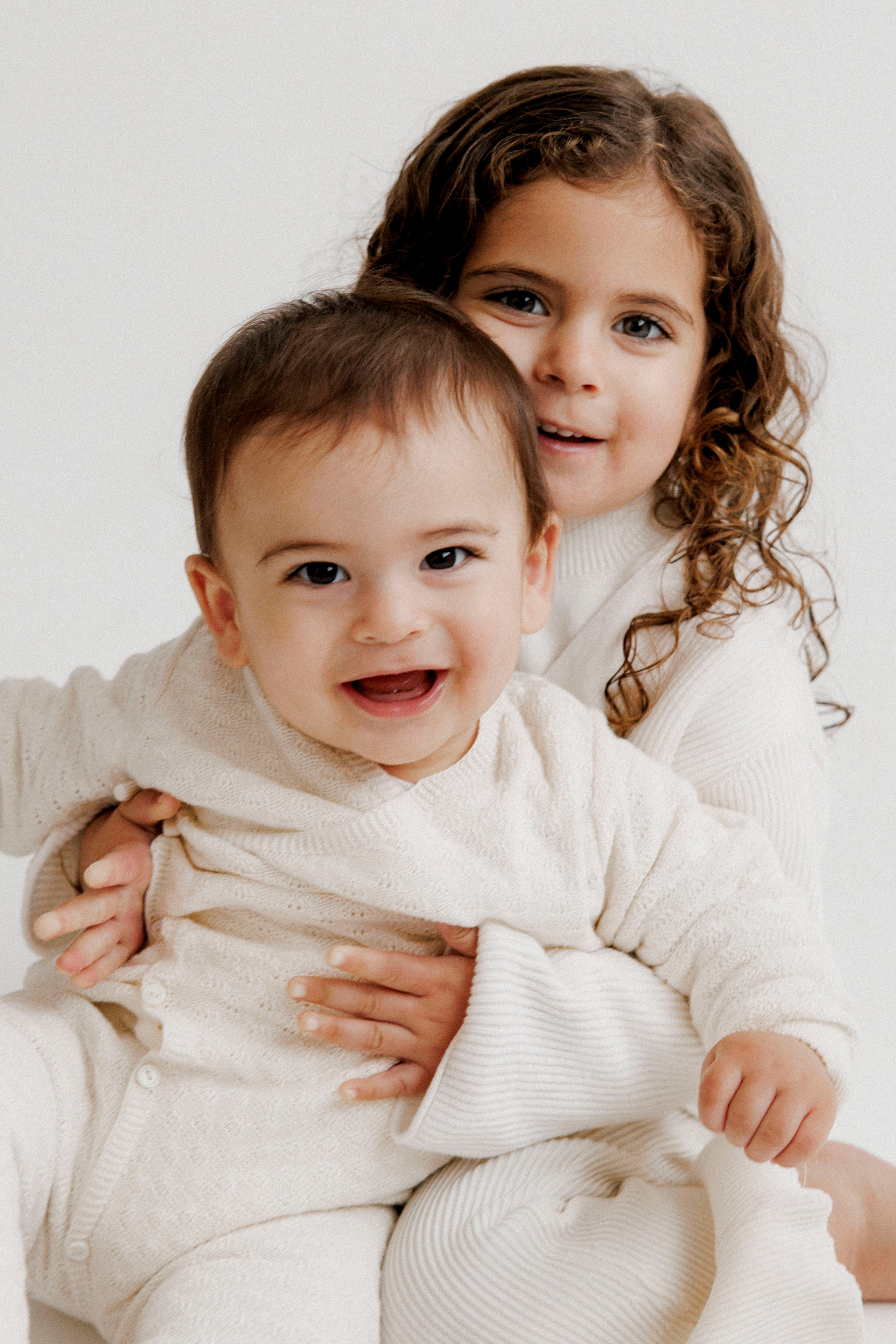 Family photoshoot in White Studio. Wedding and family photographer