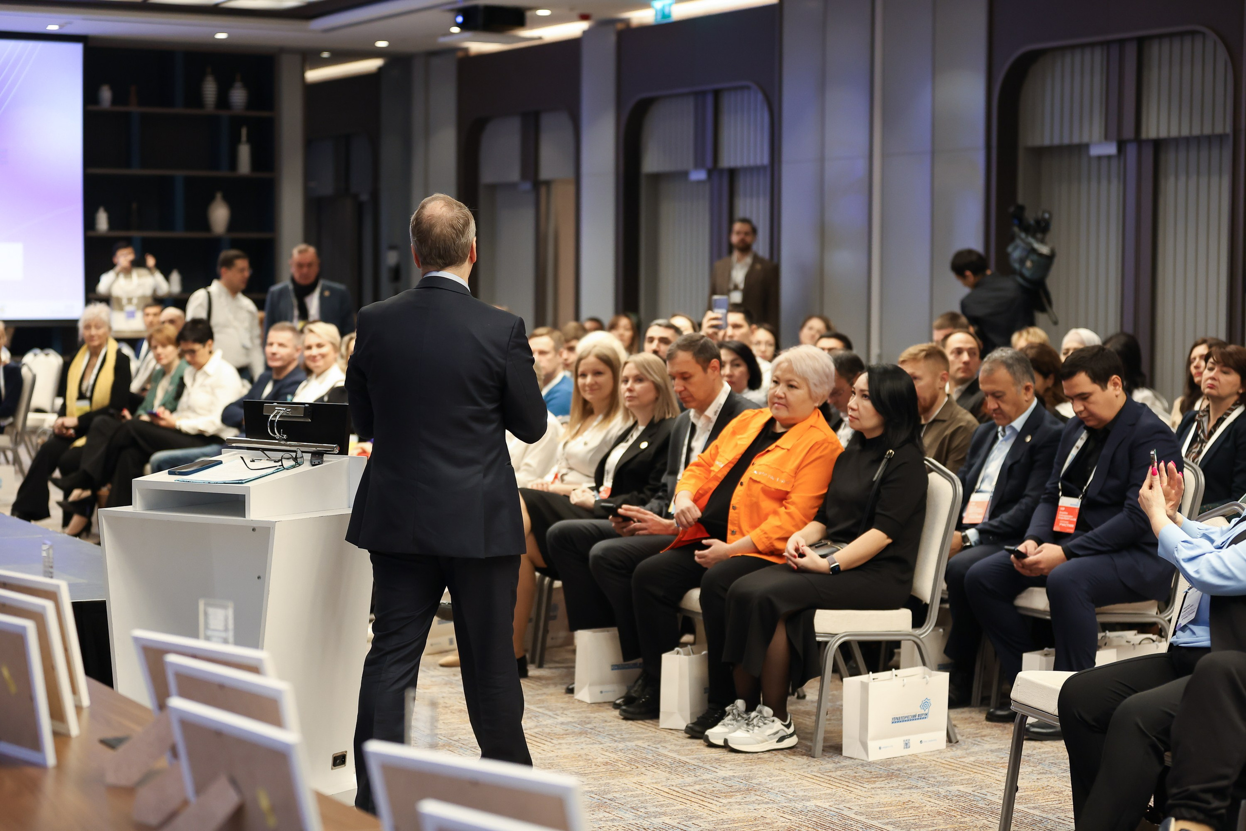 Форум. Человекоцентричное управление. Евгений Матвеев — фотограф в Санкт-Петербурге