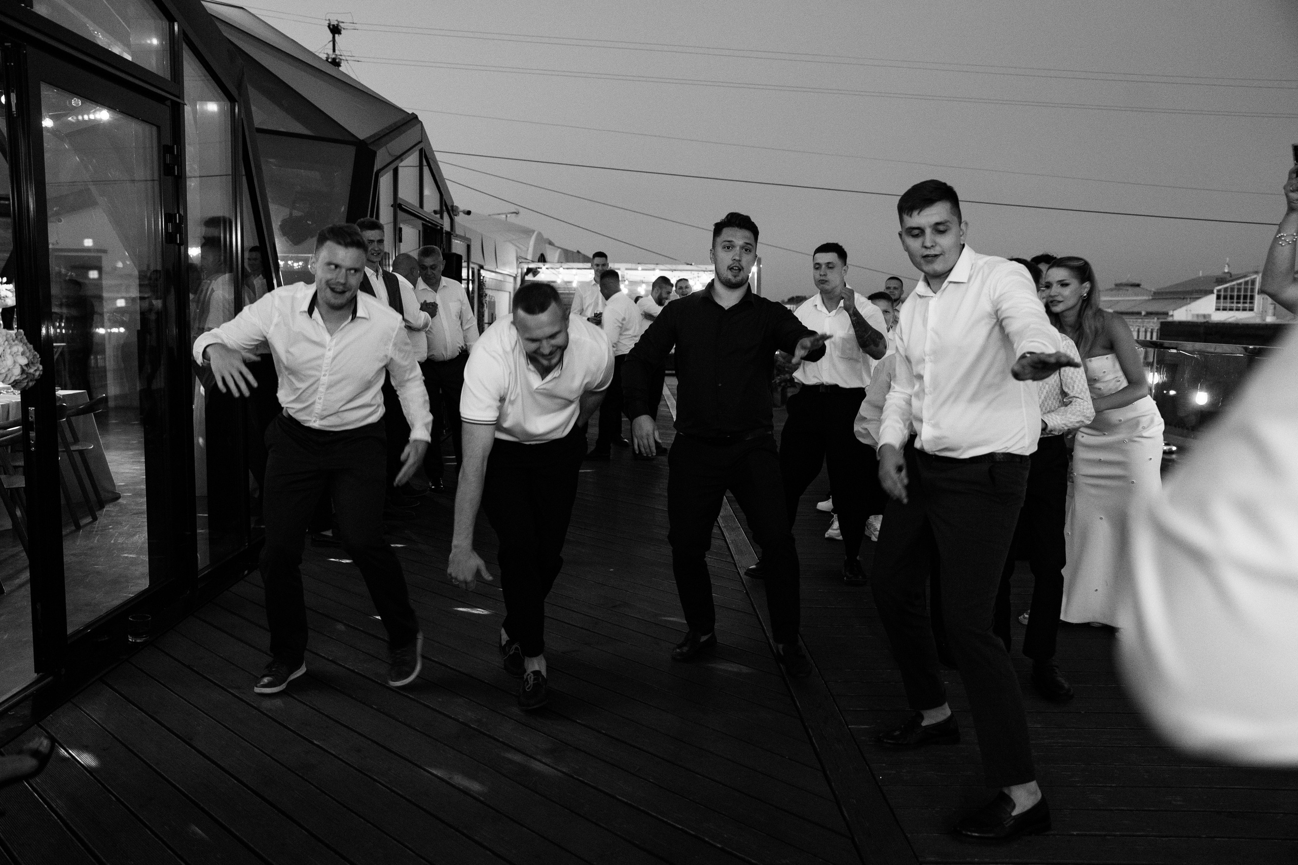 Виктория & Роман. Камерная городская свадьба в видовом ресторане в стиле современная классика. Свадебный фотограф организатор в Санкт-Петербурге Ассоль Опарина