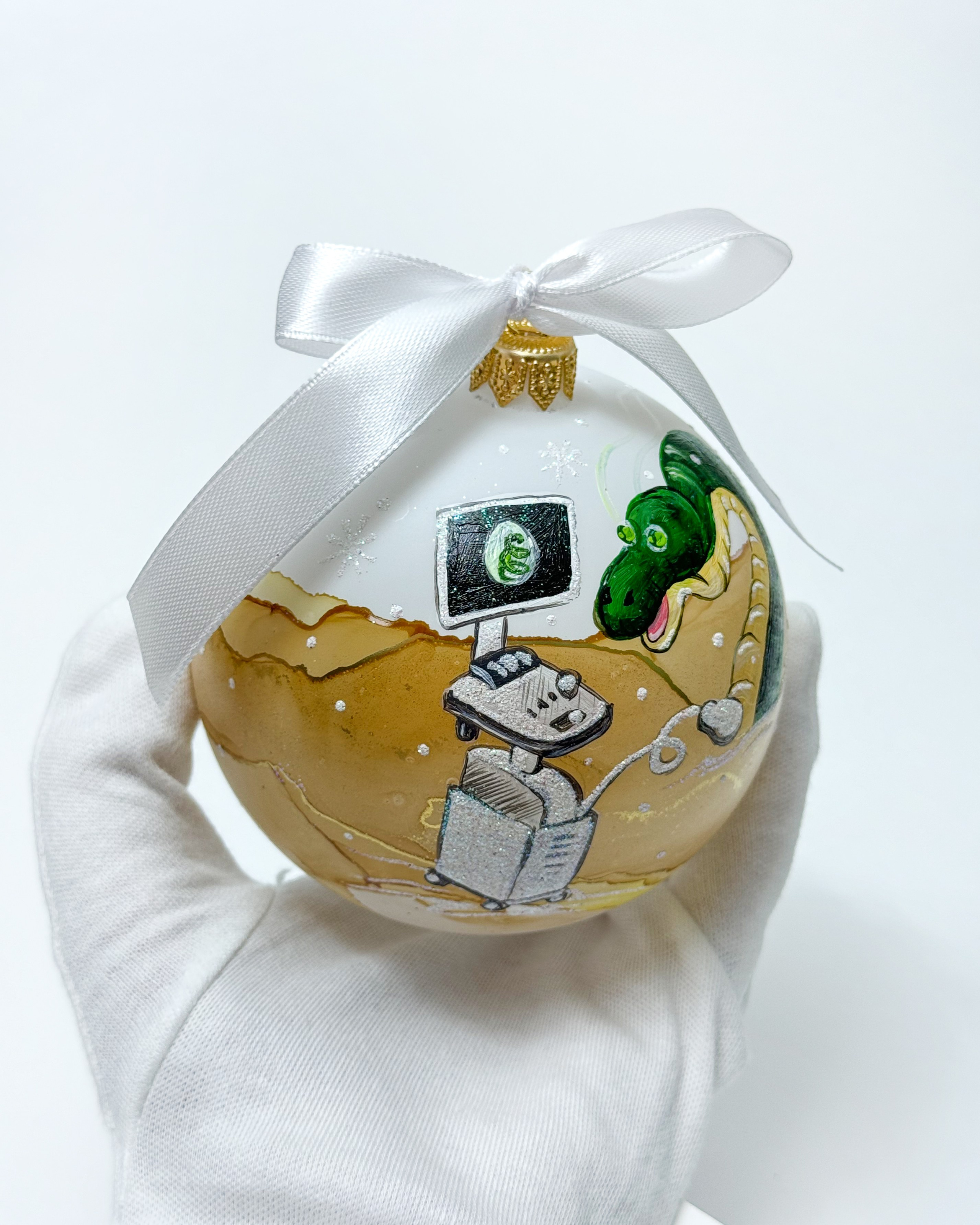 ArtSHARm- наше портфолио по ёлочным шарам с ручной росписью. Художественная ручная роспись елочных шаров, корпоративные подарки и восковые аромасвечи