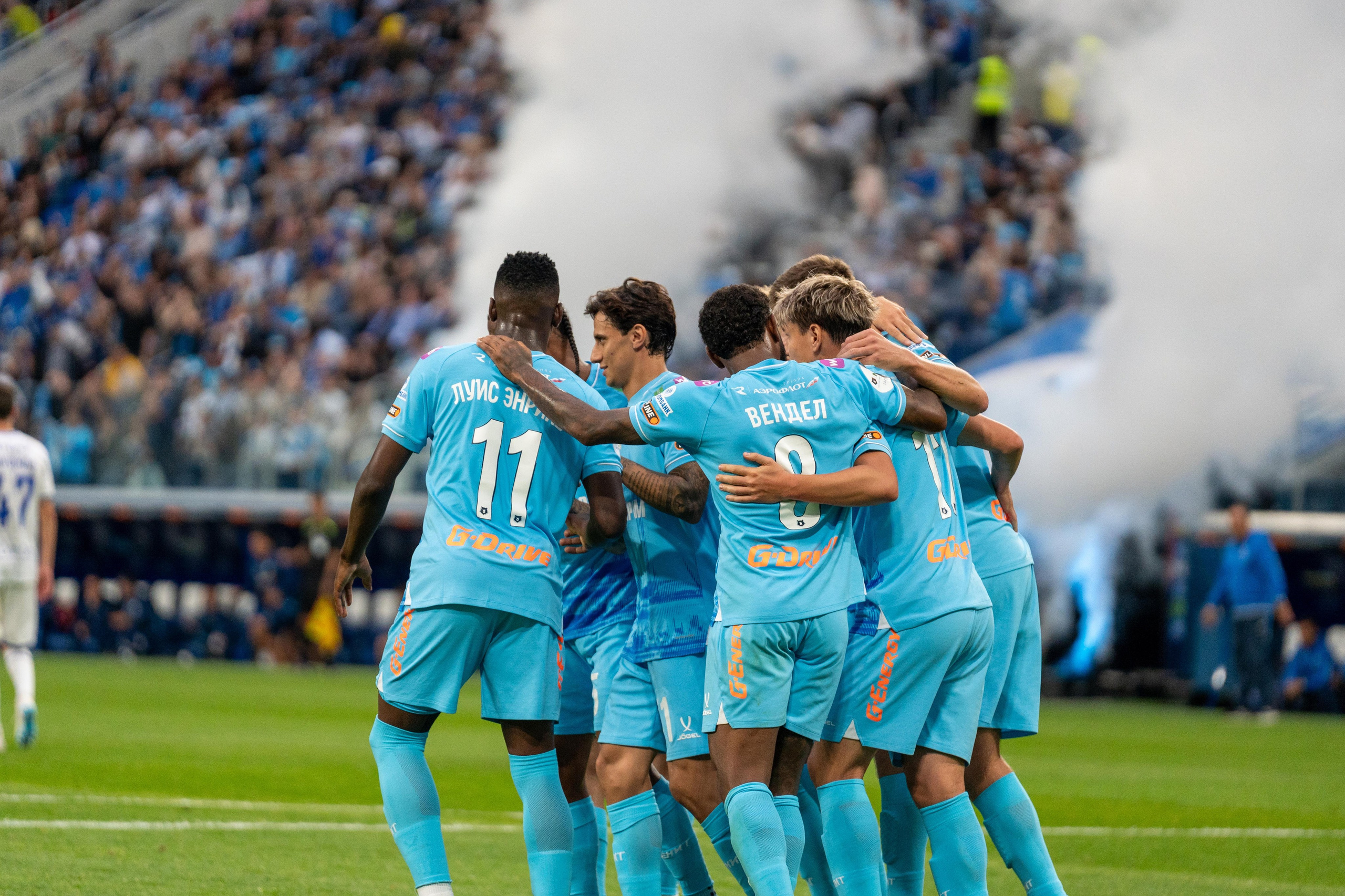 Игроки Зенита празднуют гол в матче – репортажный фотограф Санкт-Петербург