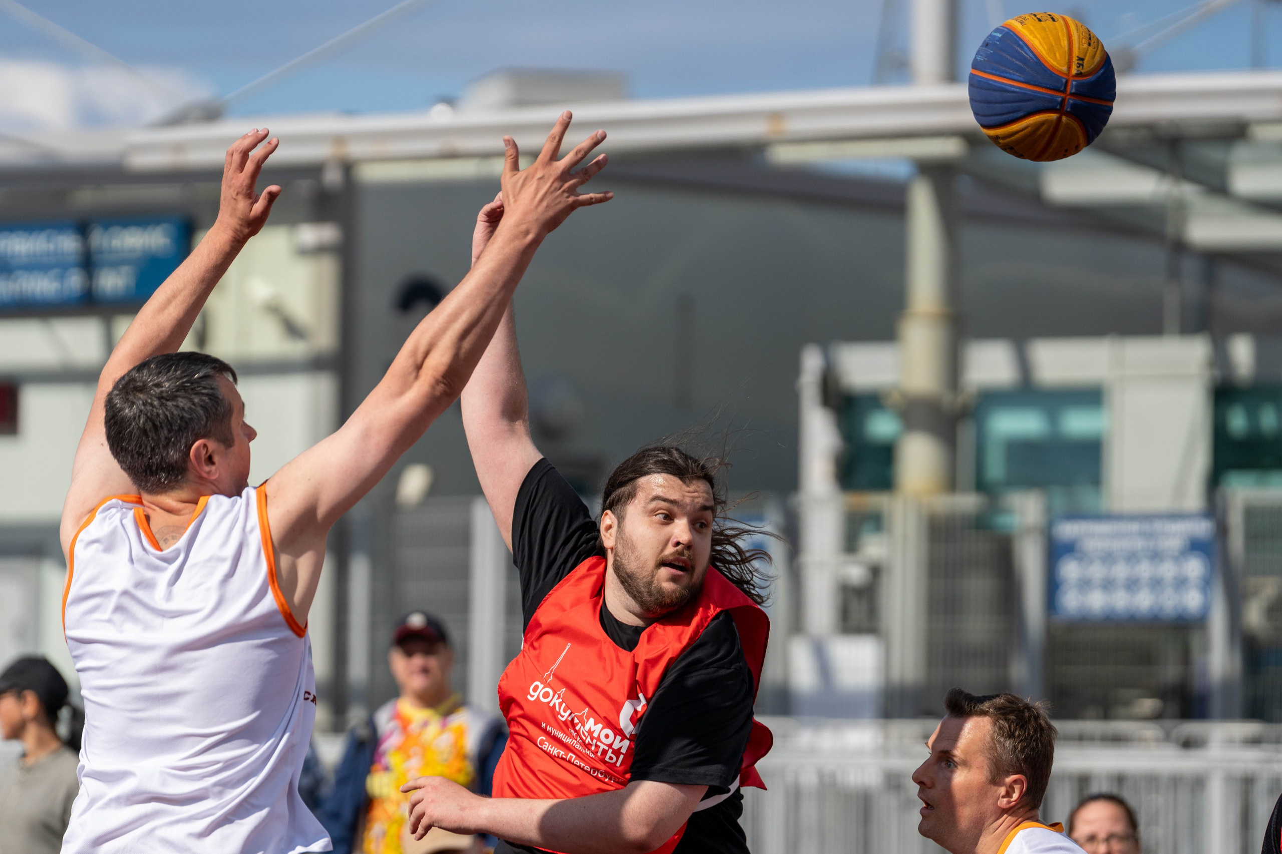 Игровой момент баскетбольного матча 3×3 «Оранжевый мяч», фотограф матч Санкт-Петербург
