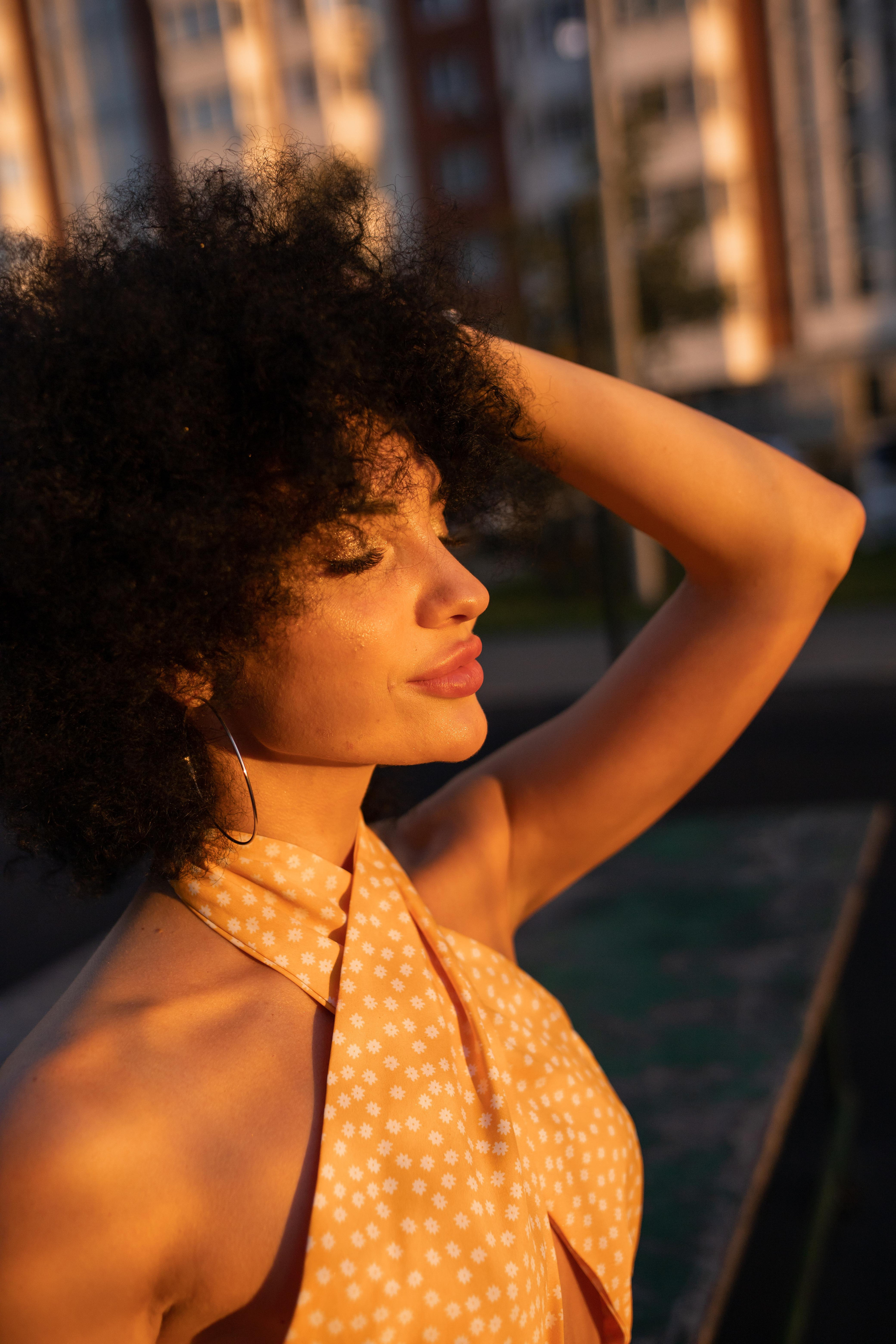 Женская фотосессия на закате. Афро. Фотограф Валерия Горбунова Подольск Бутово Видное Щербинка