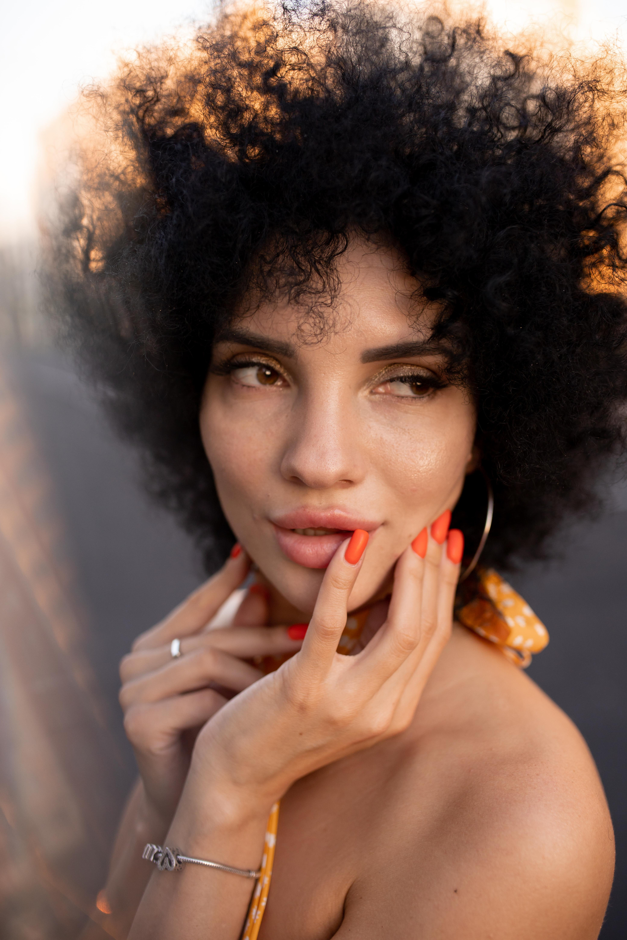 Женская фотосессия на закате. Афро. Фотограф Валерия Горбунова Подольск Бутово Видное Щербинка