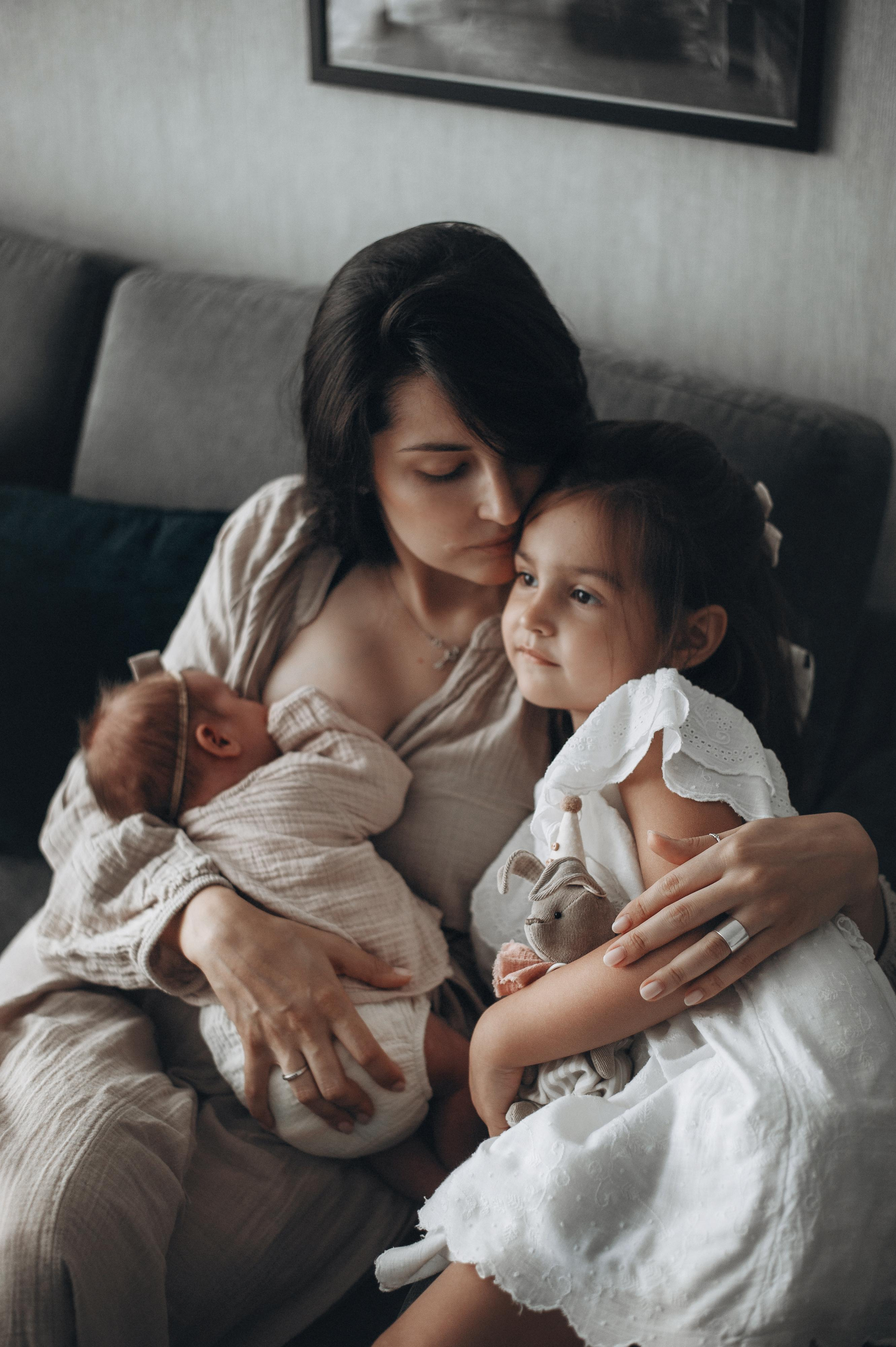 Мама и маленькие доченьки. Фотограф в Саратове Анастасия Гладина