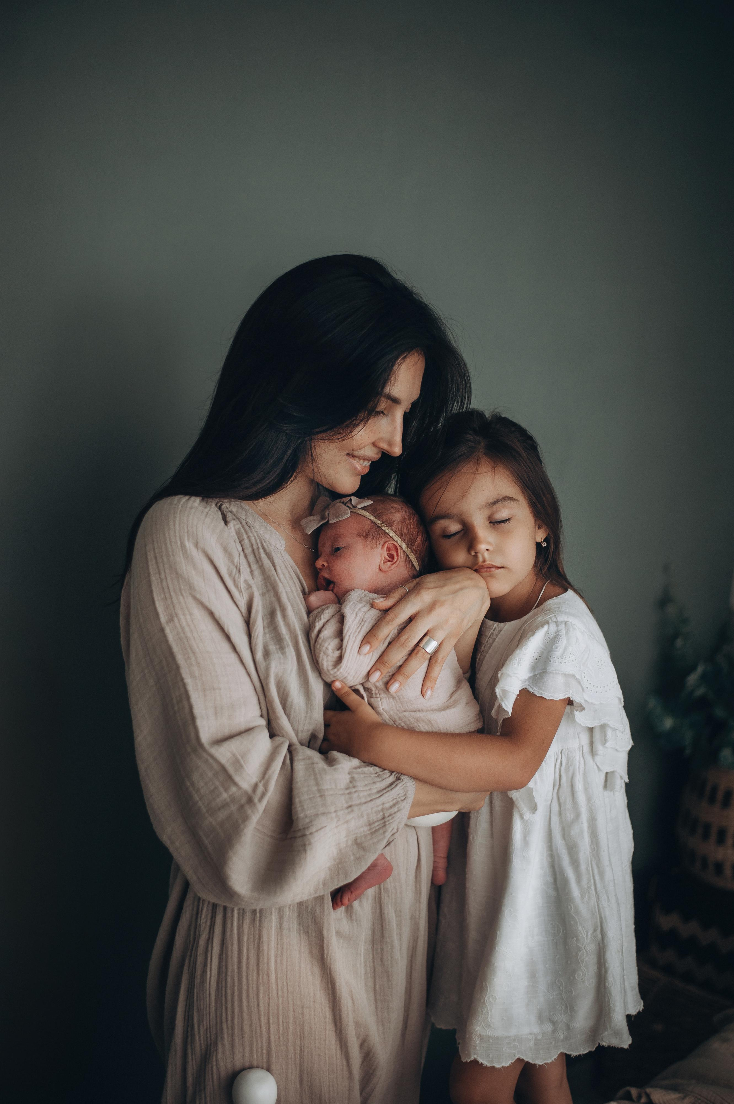 Мама и маленькие доченьки. Фотограф в Саратове Анастасия Гладина