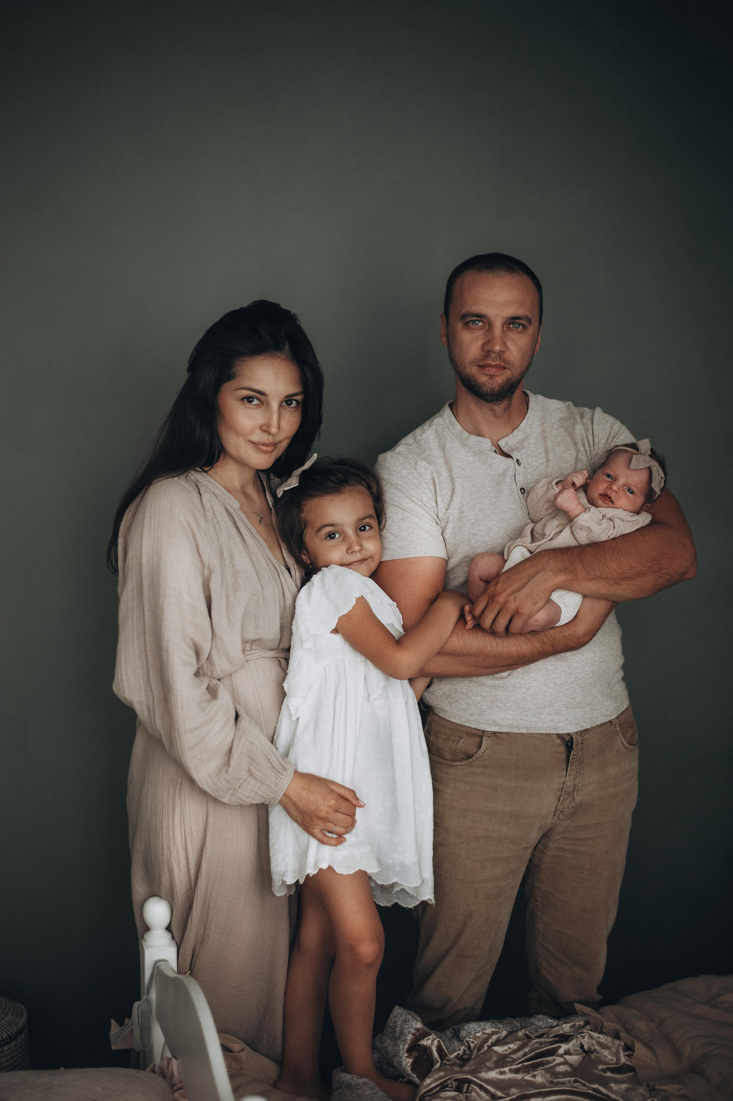 Мама и маленькие доченьки. Фотограф в Саратове Анастасия Гладина