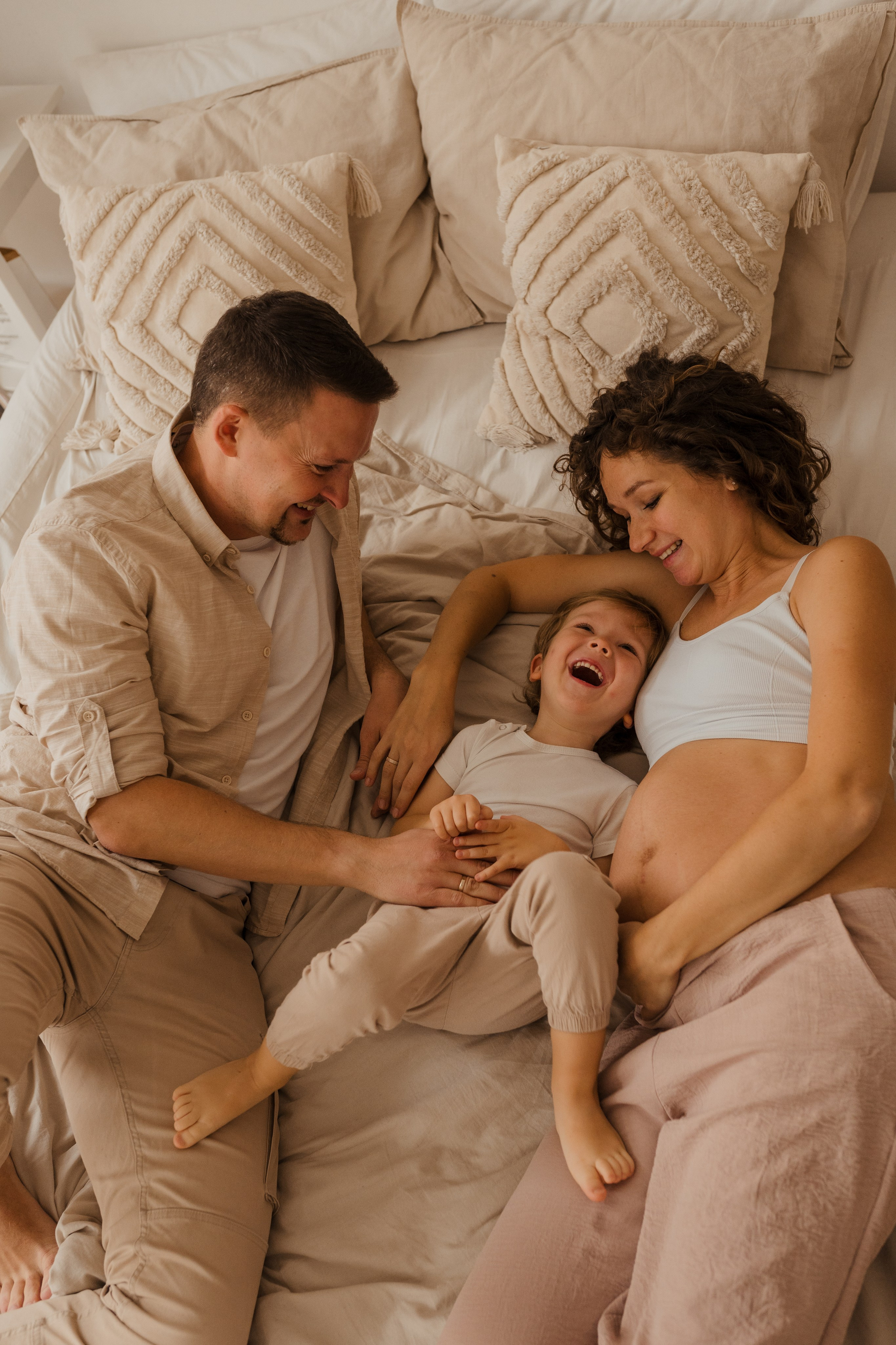 Семейная фотосессия в студии в Москве, семейный фотограф Анна Полушина. Свадебный фотограф в Москве Анна Полушина