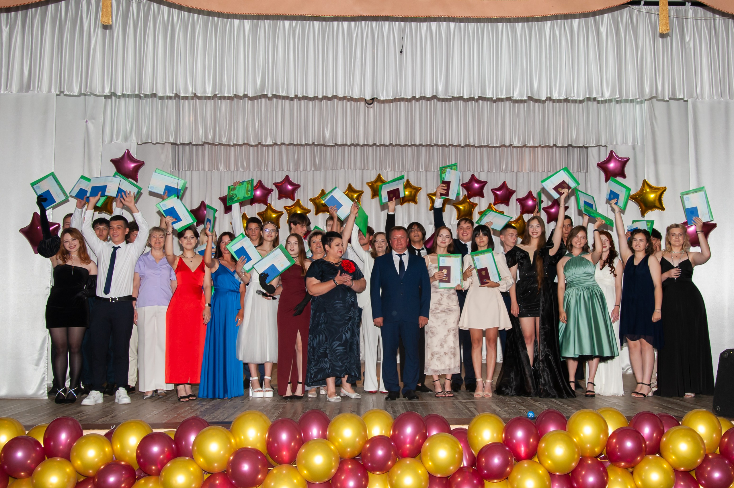 Выпускной МАОУ СОШ № 17 им. Эдуарда Есаяна. Свадебный и семейный фотограф Денис Лукьянов в Краснодаре, Краснодарском крае и Республике Крым