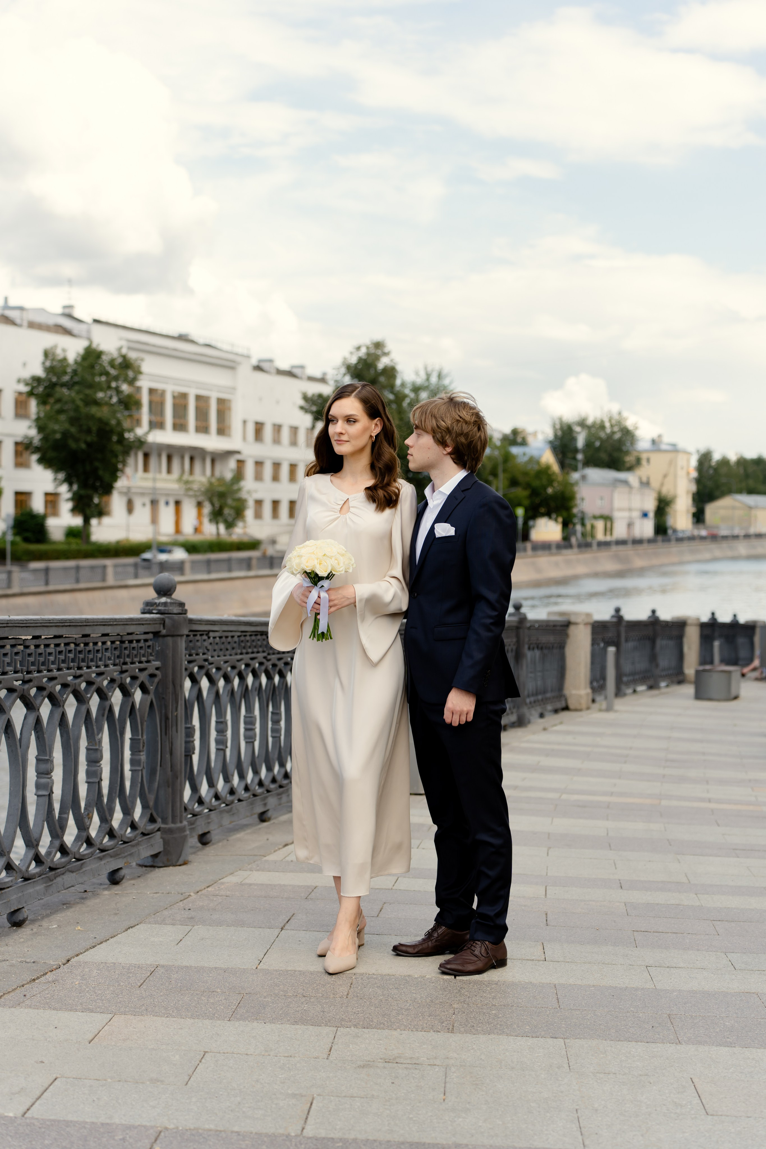 Свадебная фотосессия на набережной. Фотограф Москв
