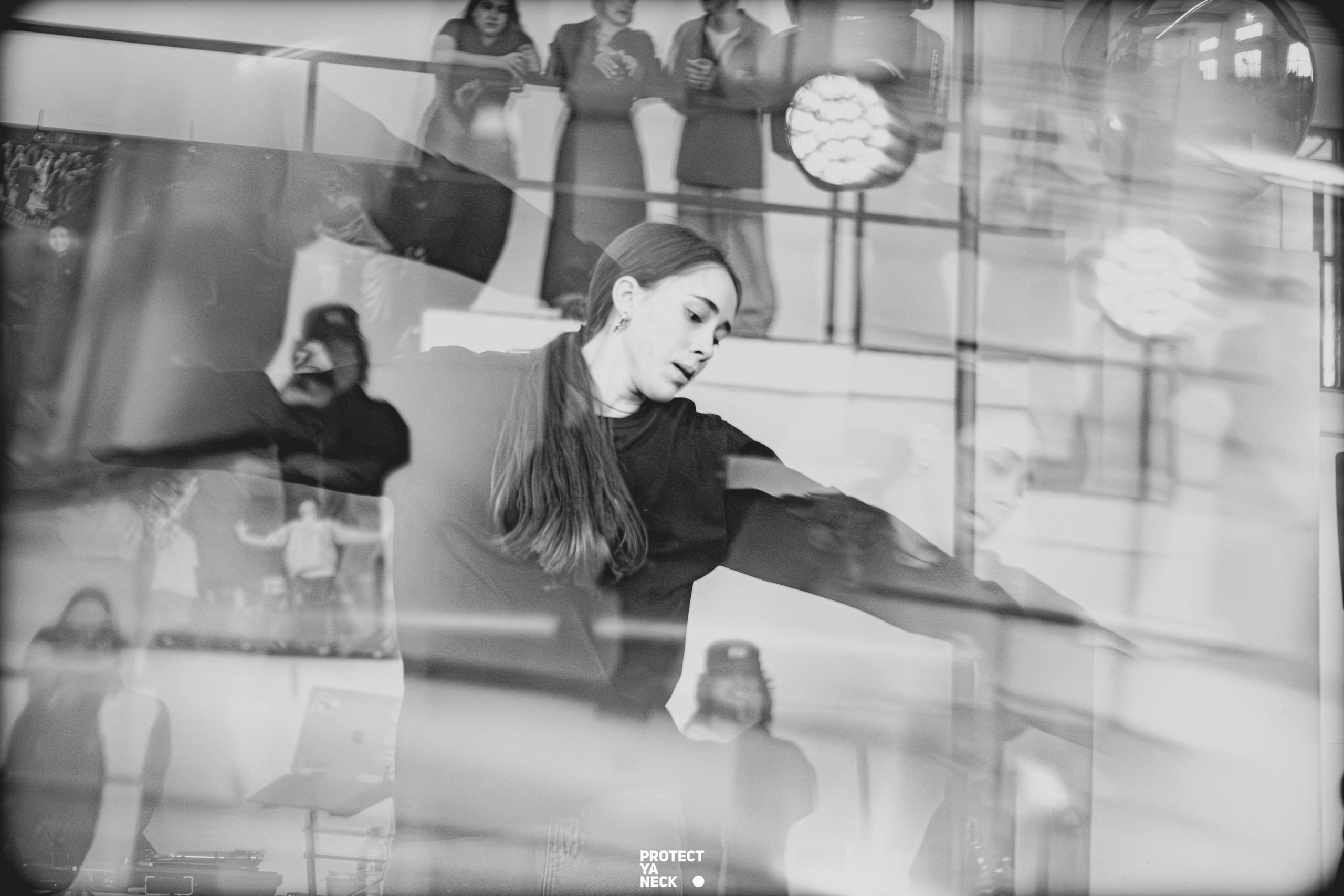 PROTECT YA NECK 22/03 (@youlovebu). Соня бу тебя сфоткала