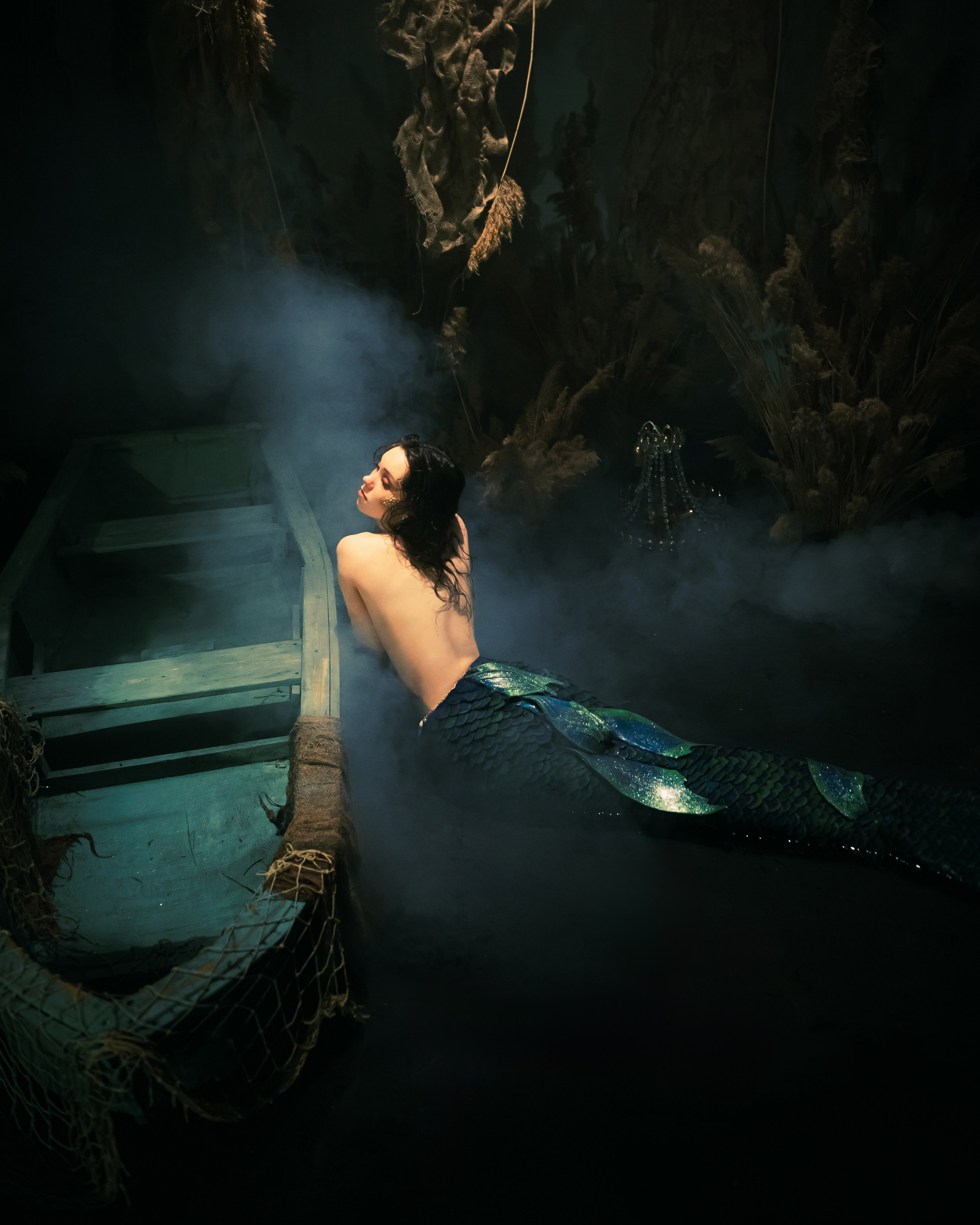 Мрачная фотосессия в образе русалки в фотостудии 2-й этаж в г. Кемерово