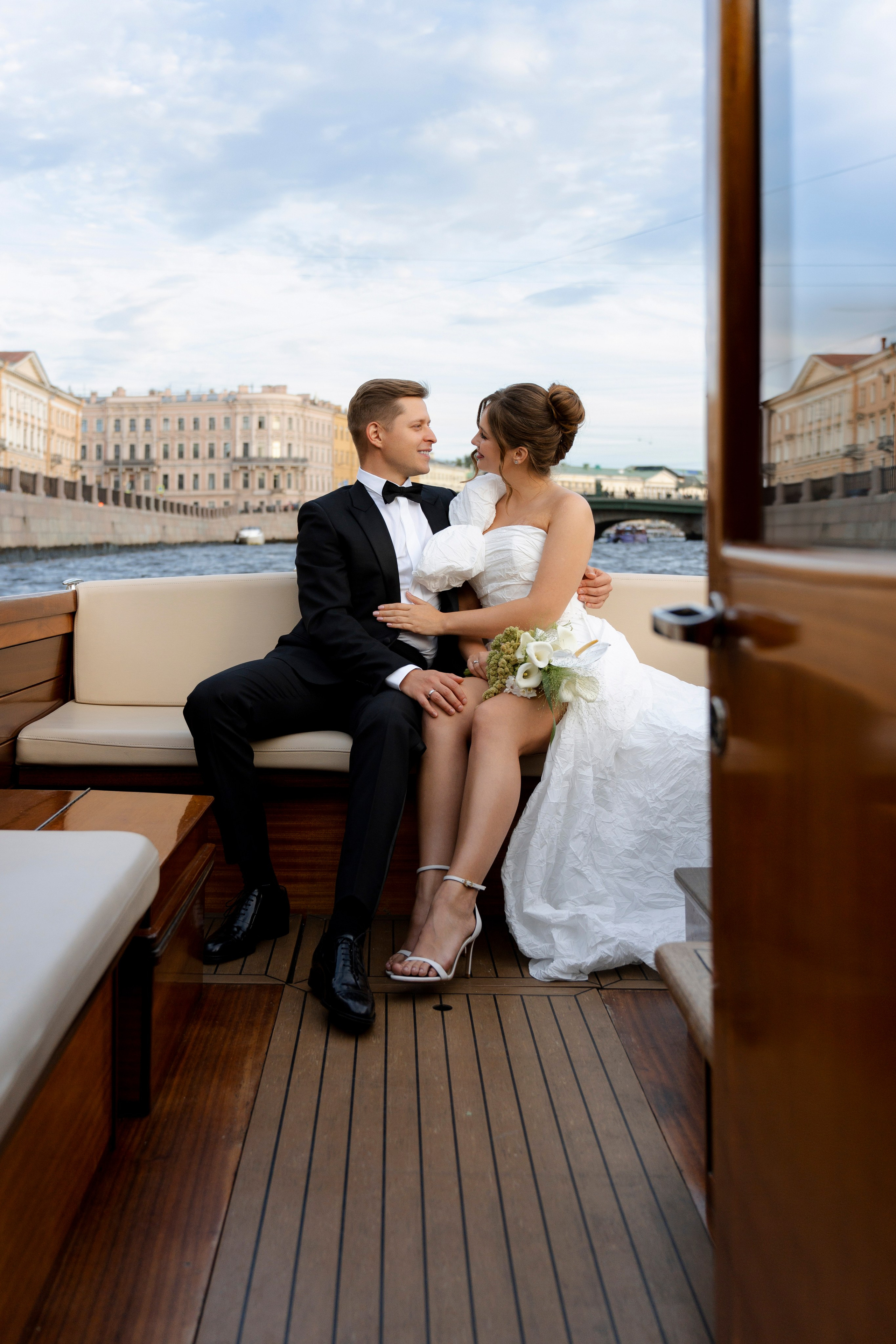 Настя и Лёша. Прогулка по Питеру. Катер. На цифру и плёнку. Свадебный фотограф Катерина Чулкова