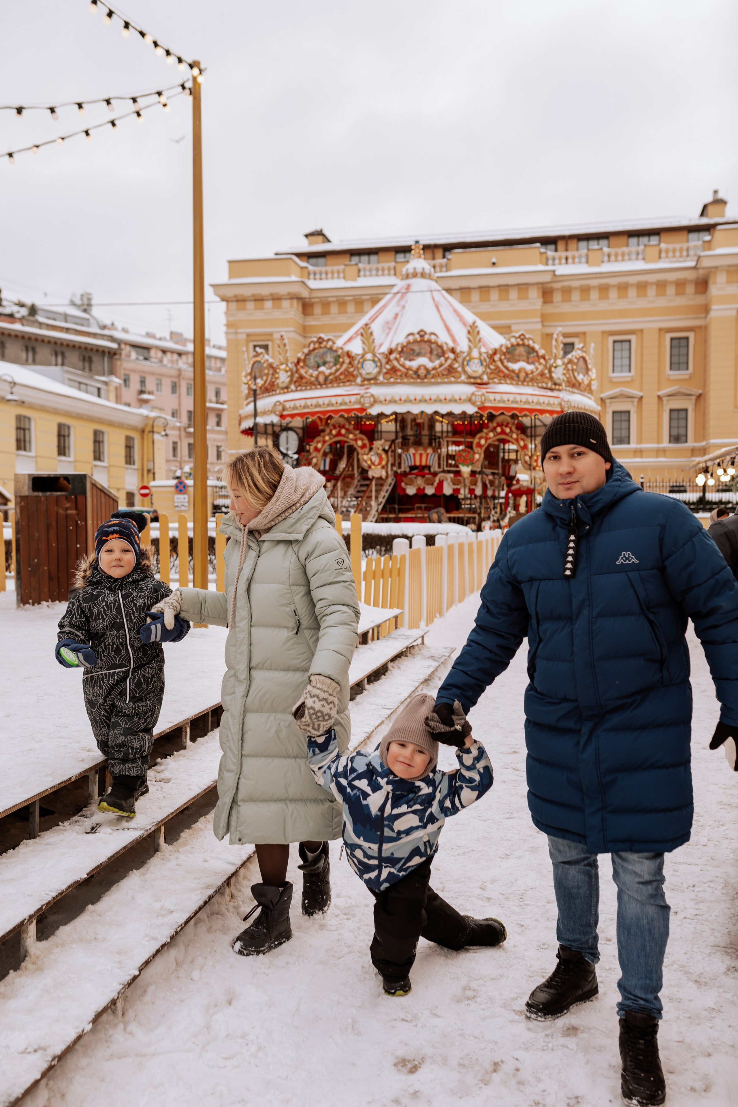 Семейная, Манежная площадь