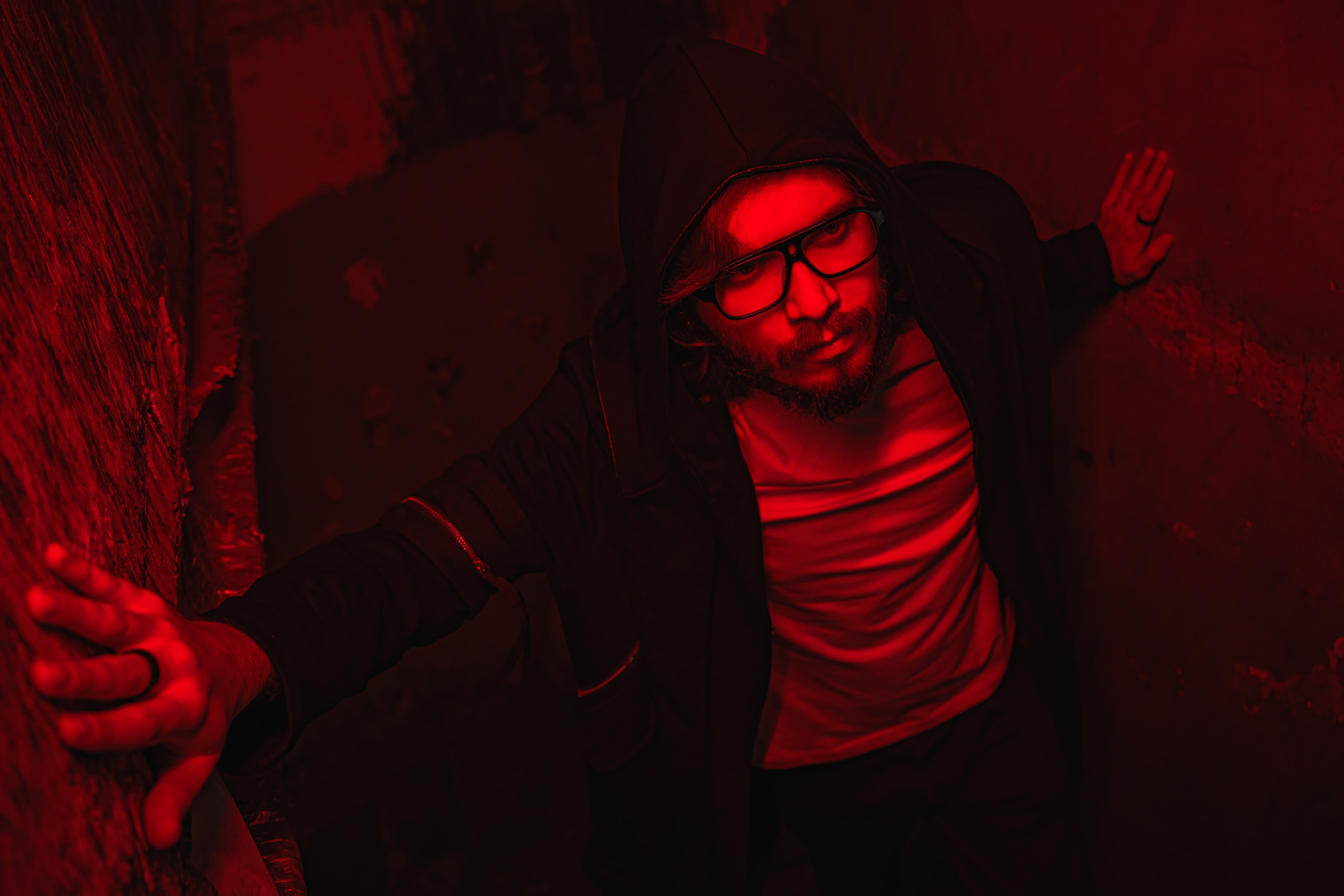 Мрак в неоновых лучах. Репортажный фотограф Анастасия Рубцова