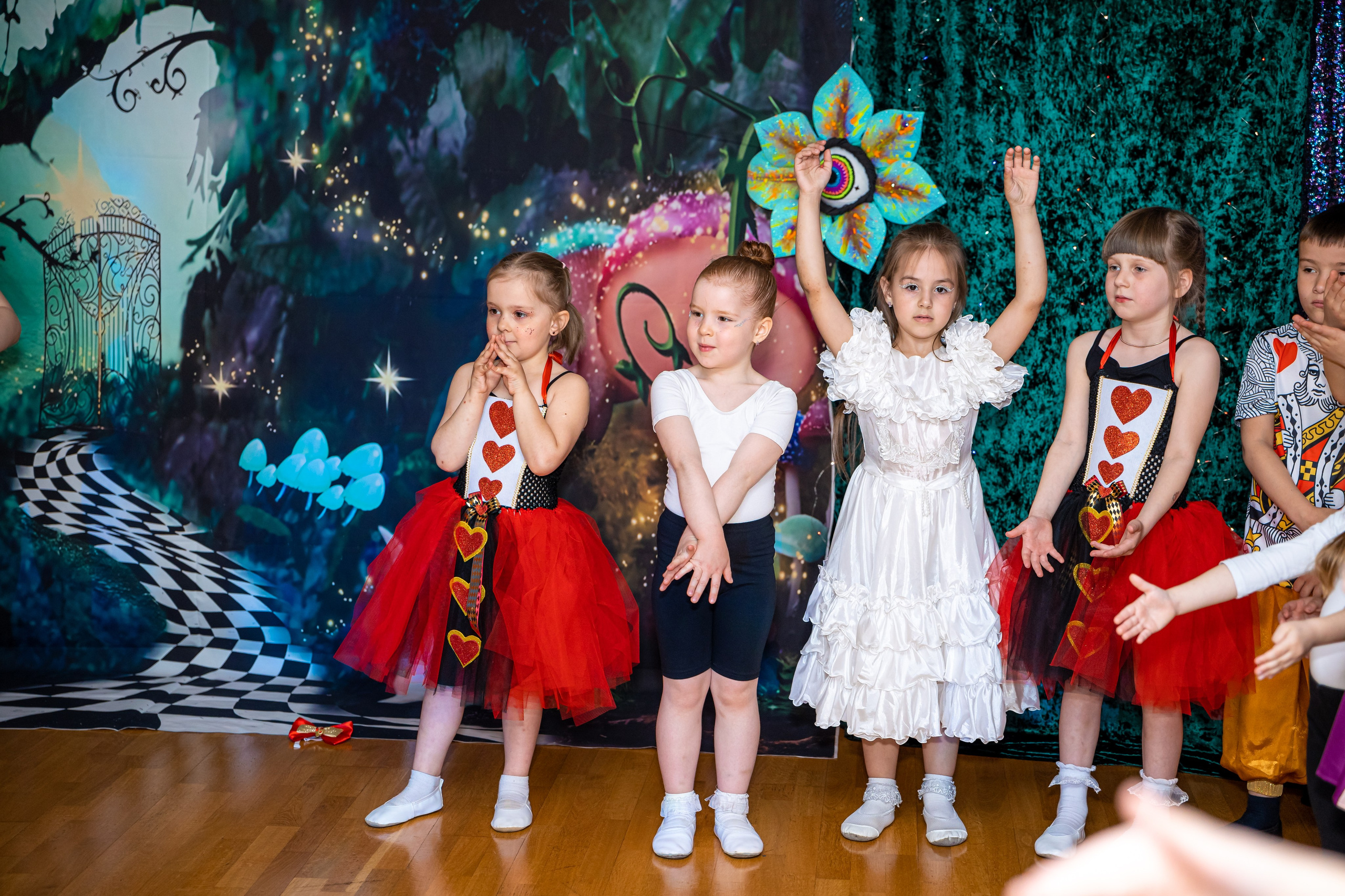Фотосъемка детского выступления «Алиса в стране чудес». Ирина Носова - семейный и детский фотограф
