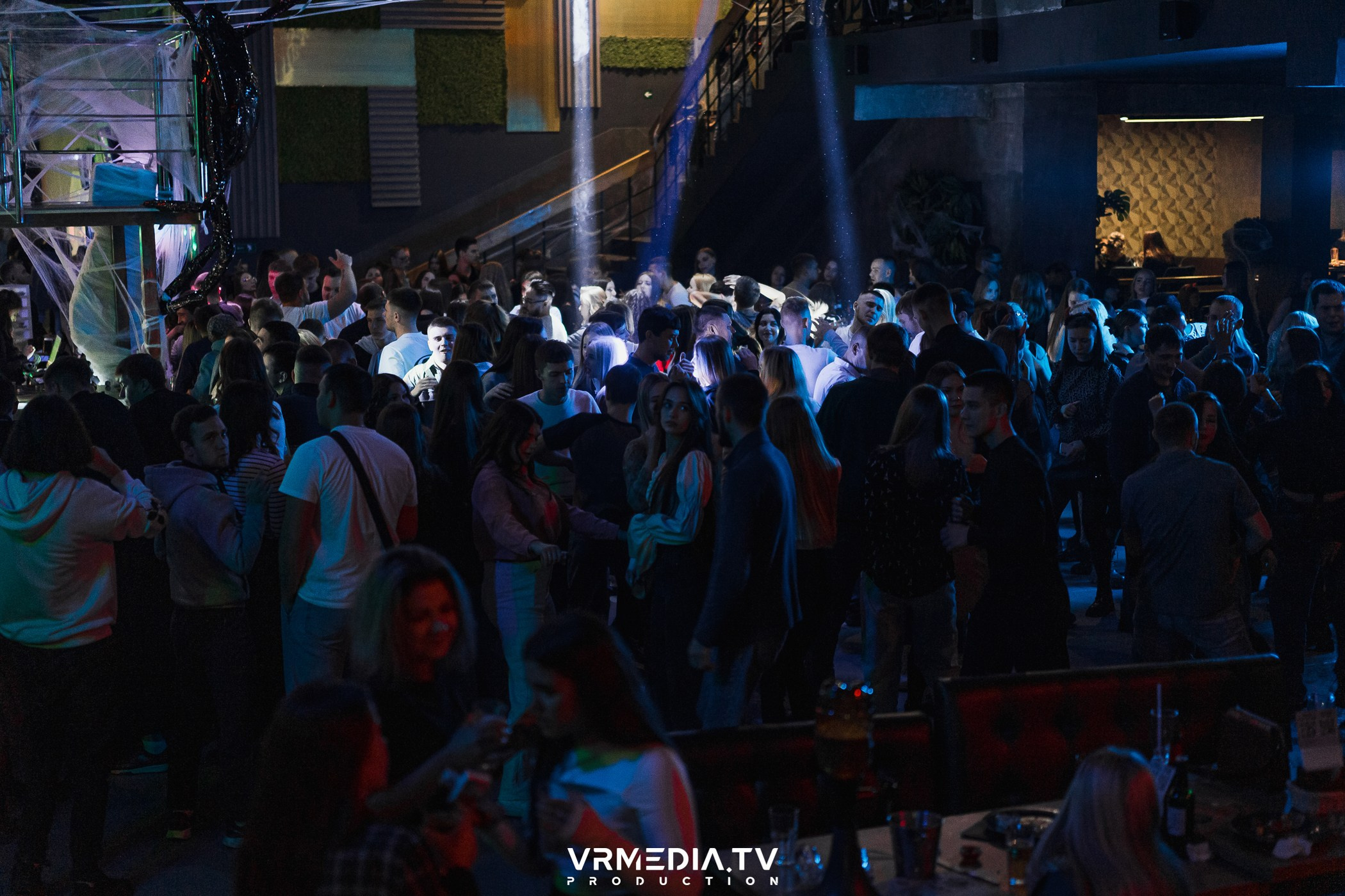 Halloween ARACHNOPHOBIA в баре «Друзья»