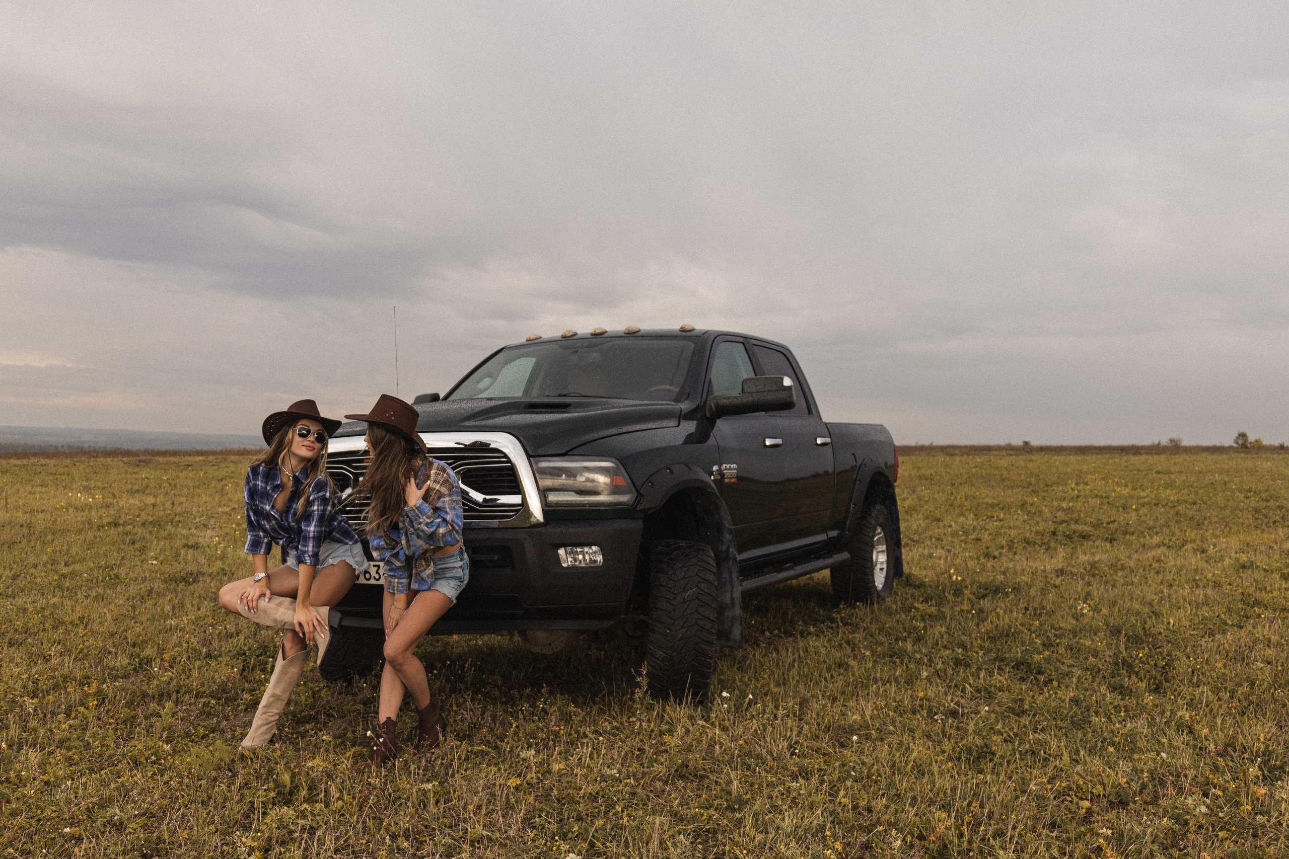 Алена и Оля. Главная