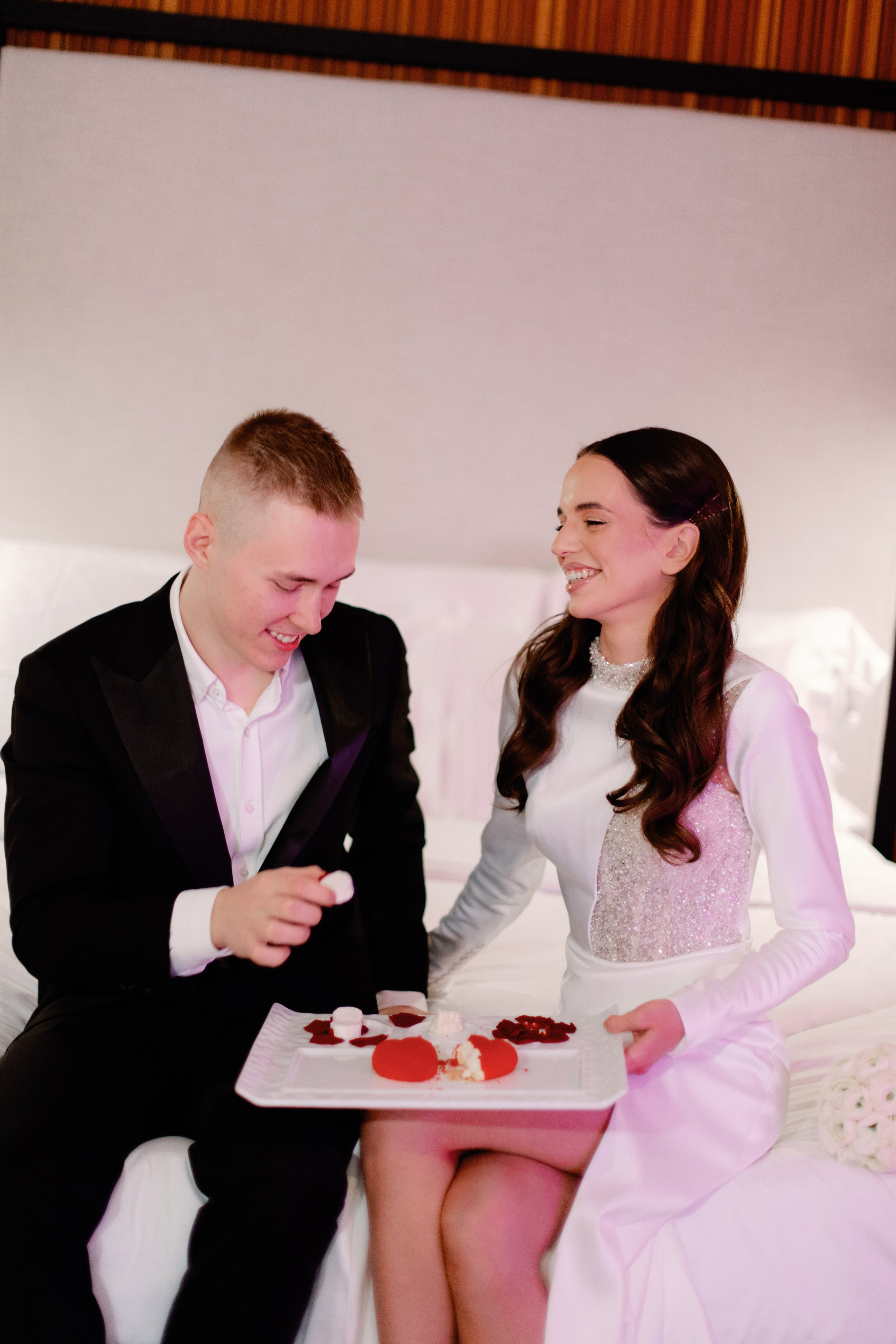 Свадьба для двоих в Москве, фотосессия на крыше, сборы, прогулка в Barvikha Luxury Village