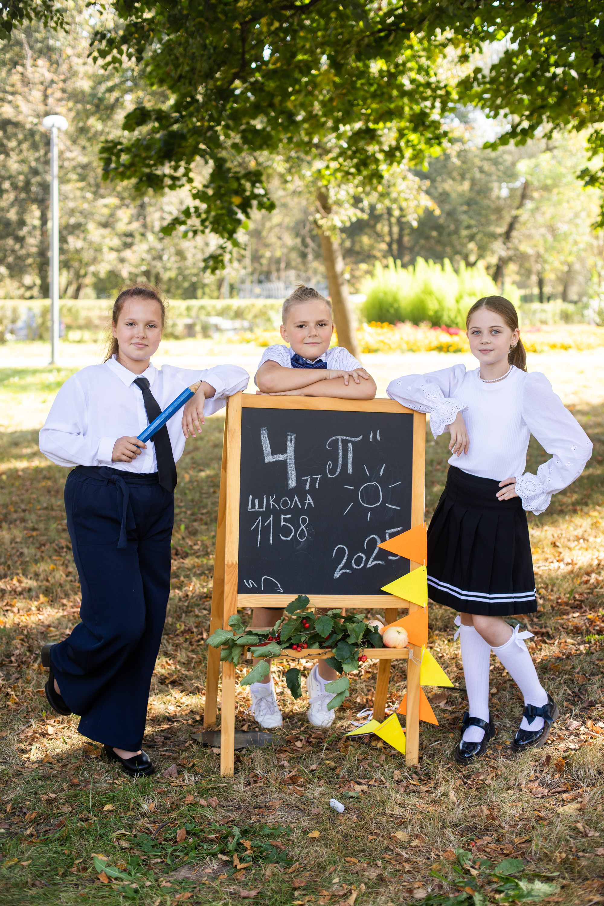 Галерея фотографий для средней школы. Выпускные фотоальбомы на заказ в Москве. Ксения Фоломкина