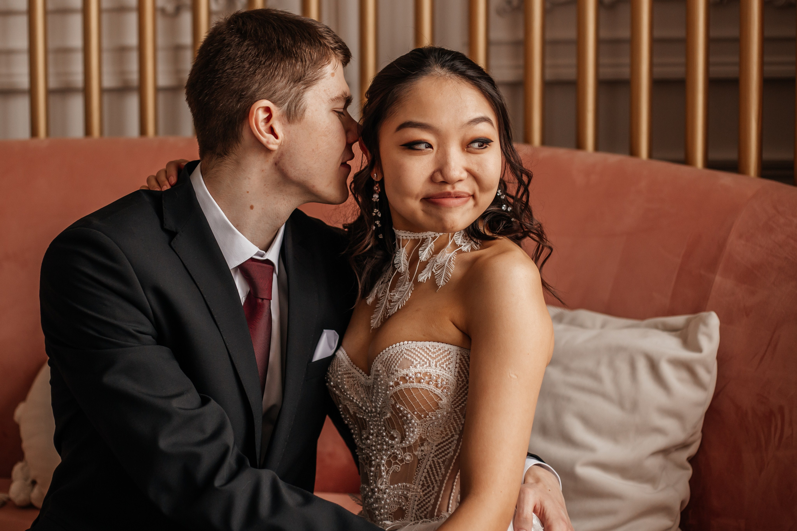 Жених и невеста на свадебной фотосессии, Москва 