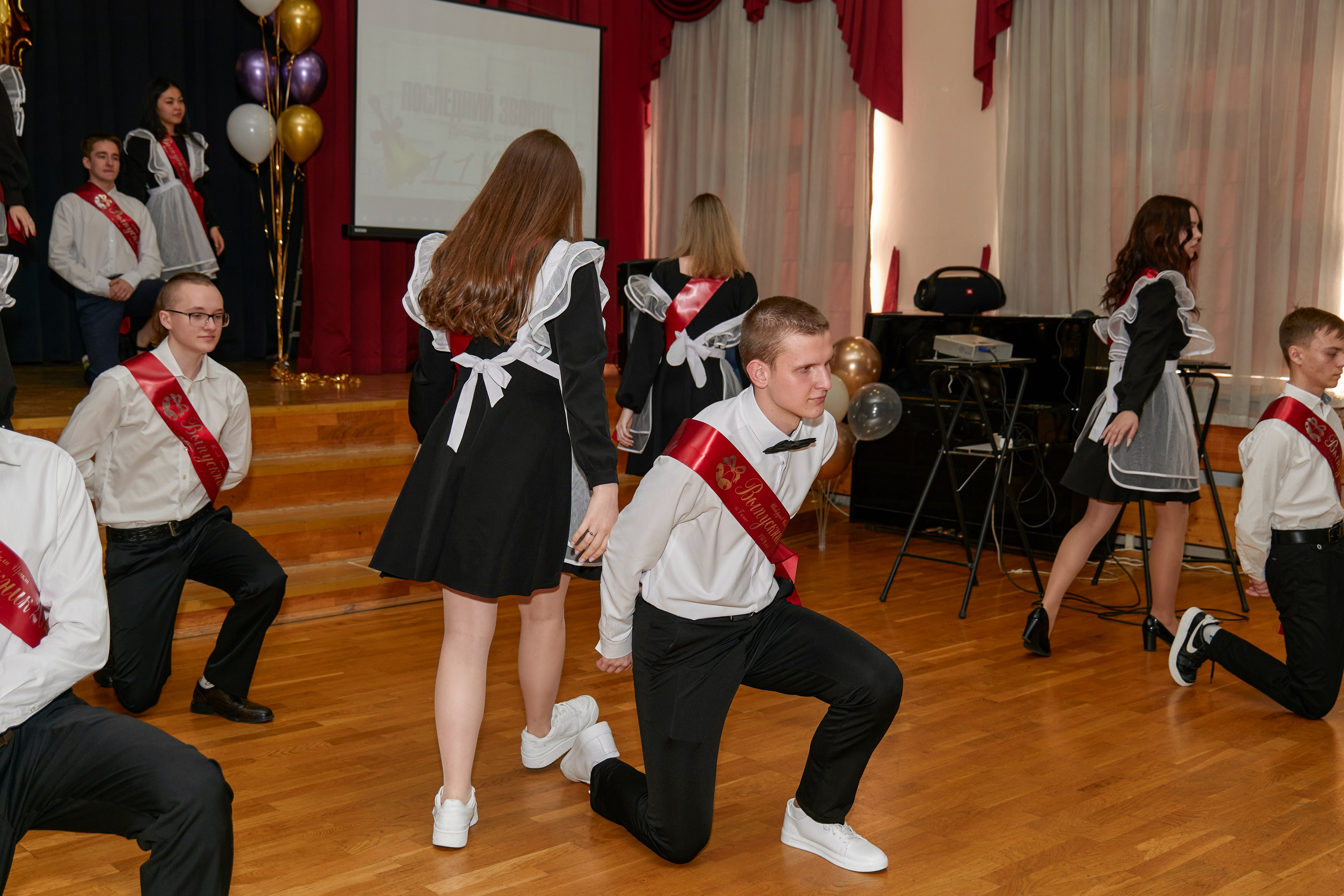 Последний звонок школа 1413. Детский и семейный фотограф г. Москва Оксана Катаджи