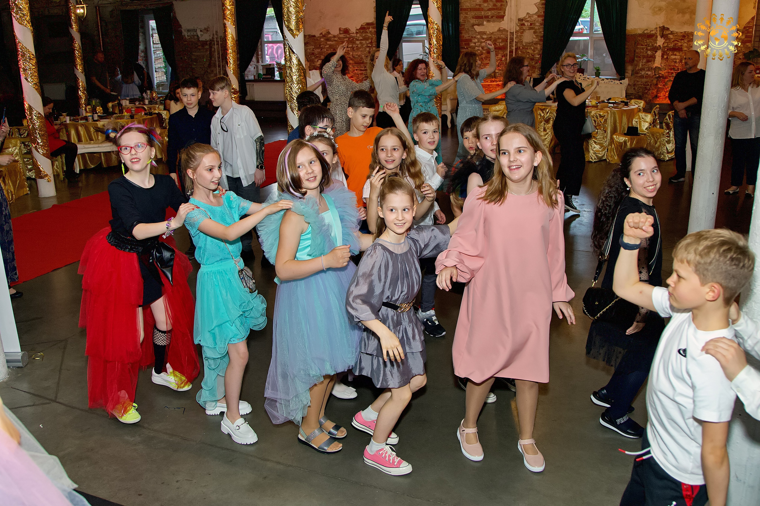 Выпускной 2023 (Школа 109, 4-й класс). Репортажная съемка в Москве и области. Анималистика