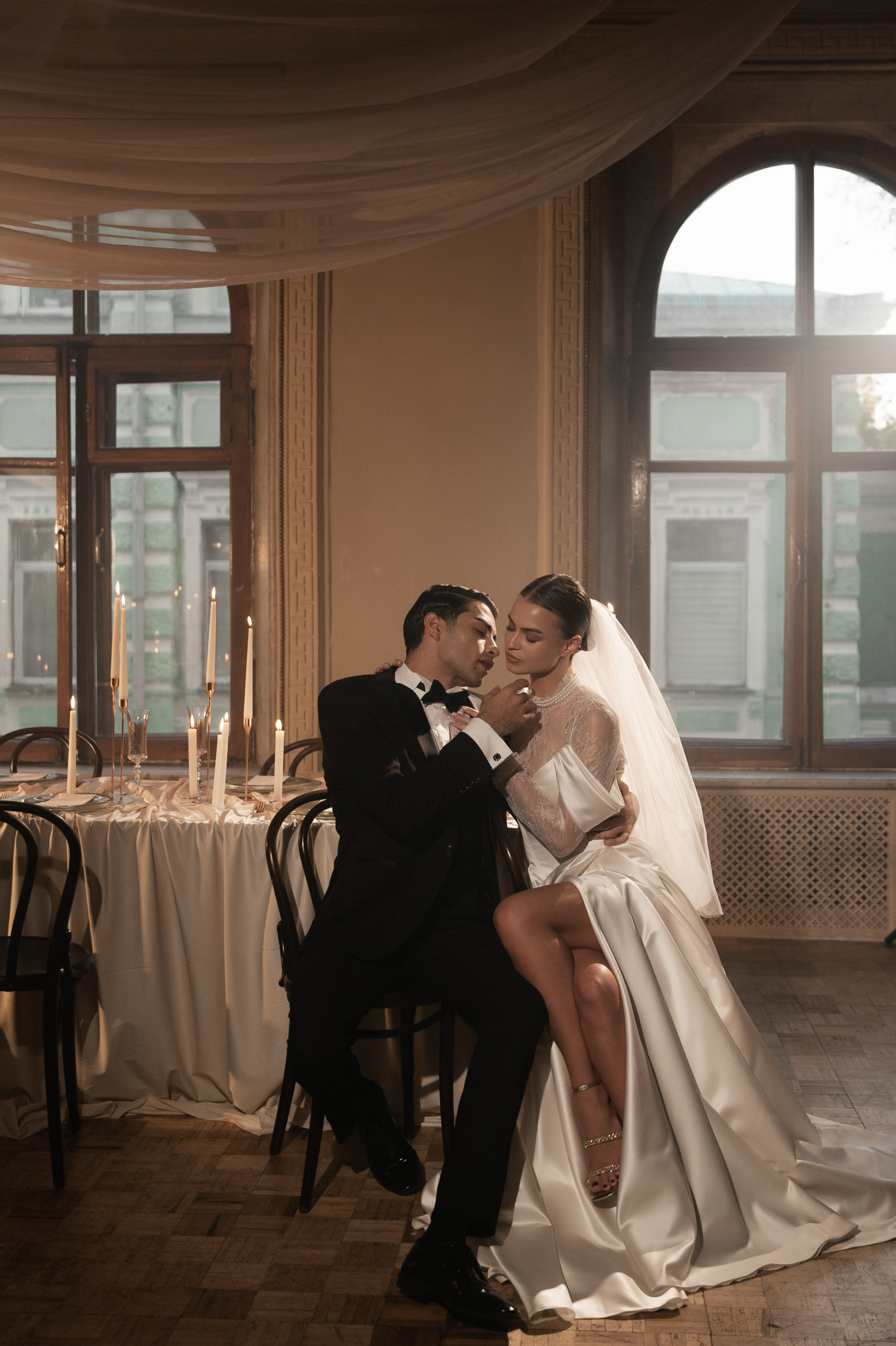 Камерный свадебный ужин при свечах в старинном особняке в фотостудии 21. Kult. Ярослава Ерина — свадебный фотограф в Москве