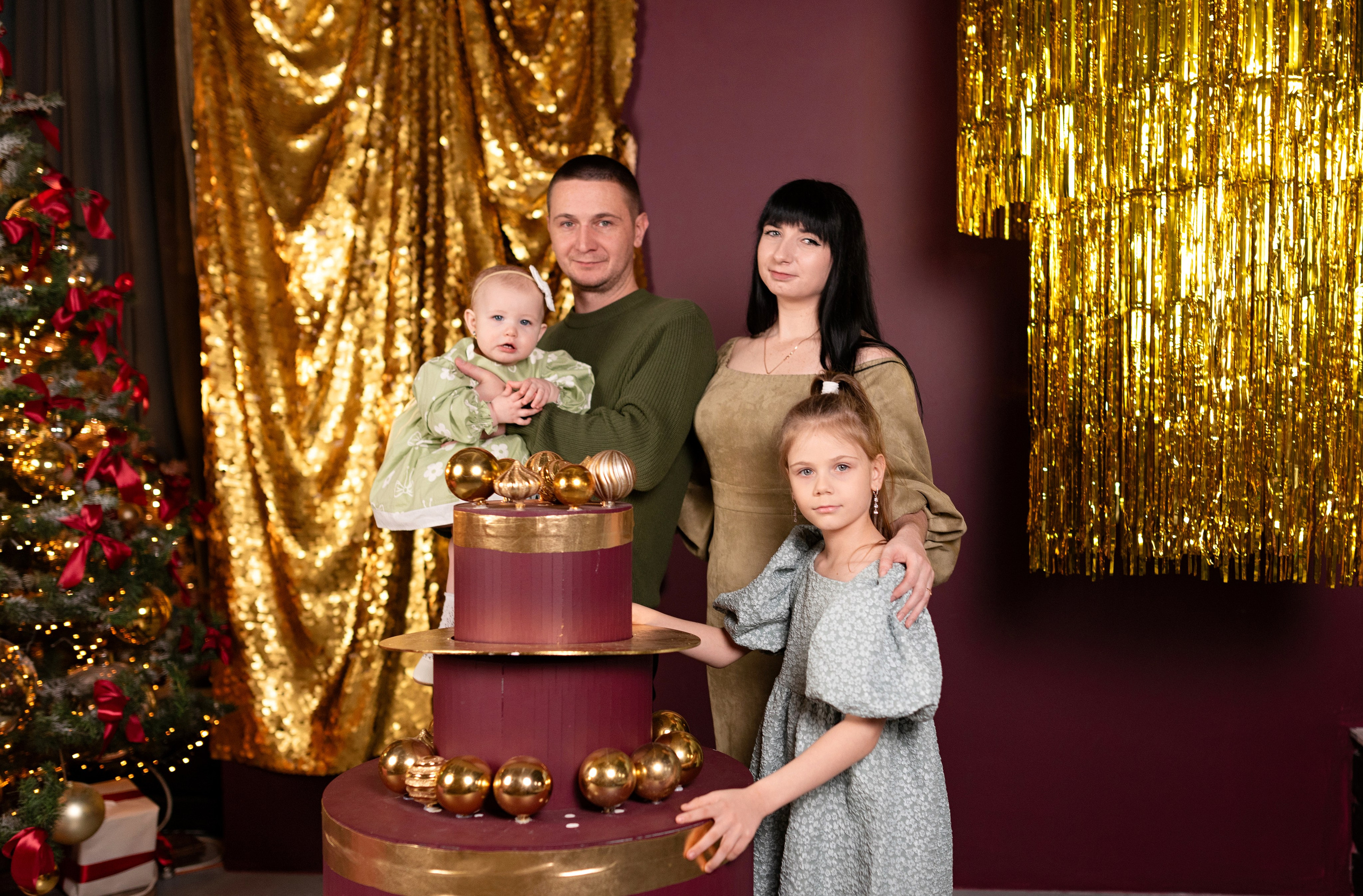 Семейная фотосессия в зале Невский фотостудии Питер. Детский и семейный фотограф в Сургуте и Нефтеюганске Анна Старцева