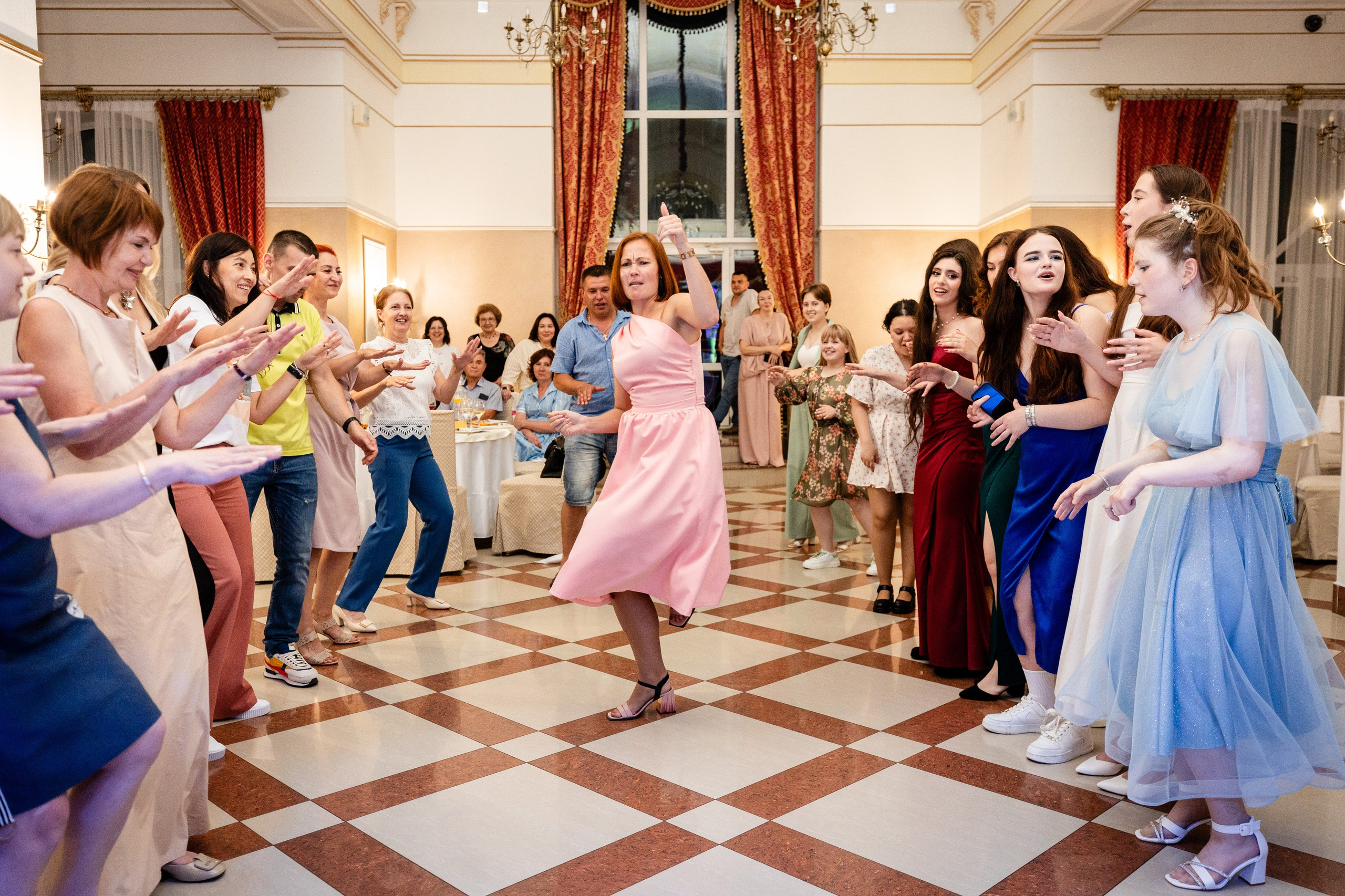 Школьный выпускной. Детский фотограф видеограф в Хабаровске Михаил Орлов