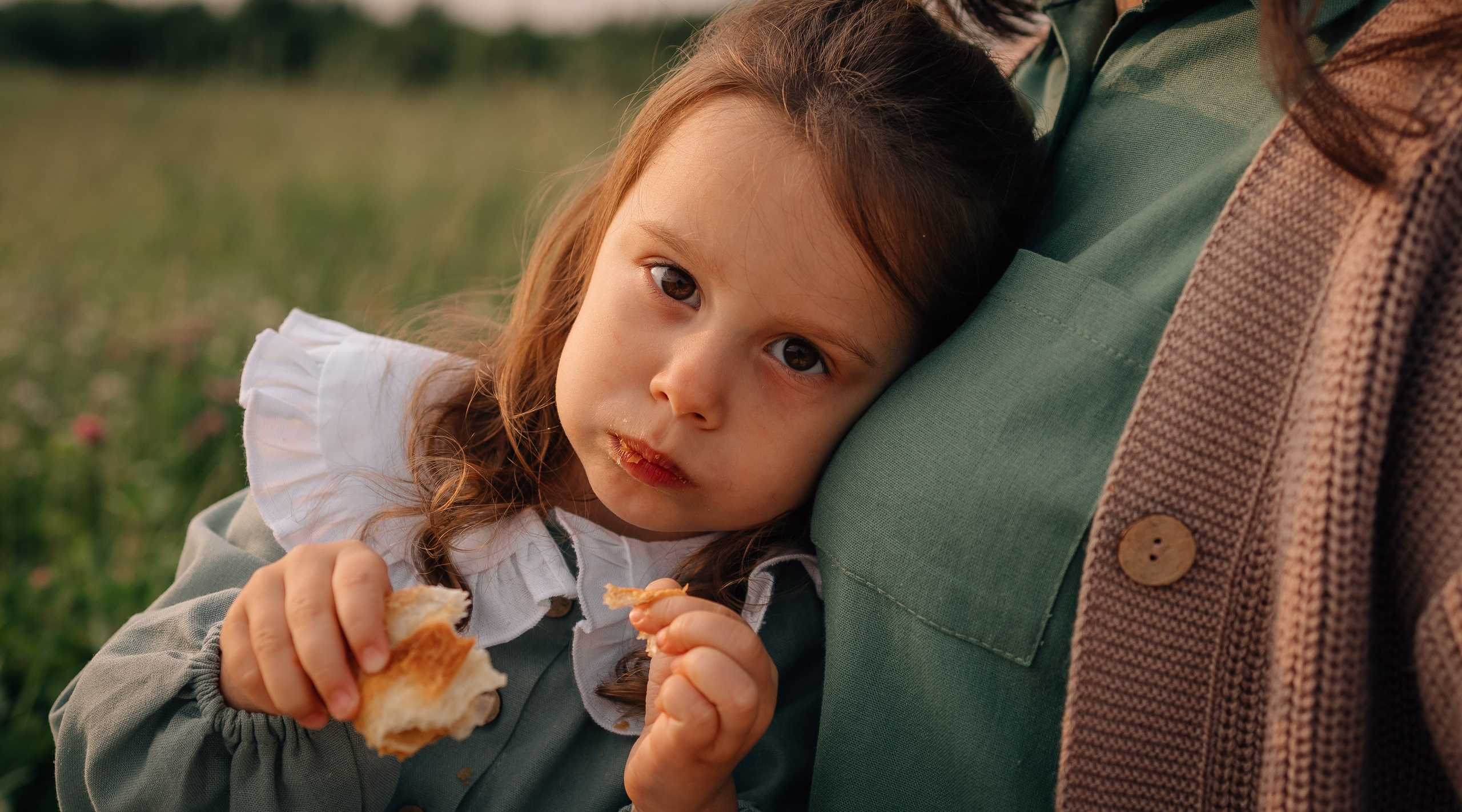 Анна, Марчелло, Настенька и Влада в поле. Фотограф Москва Светлана Кирюшина