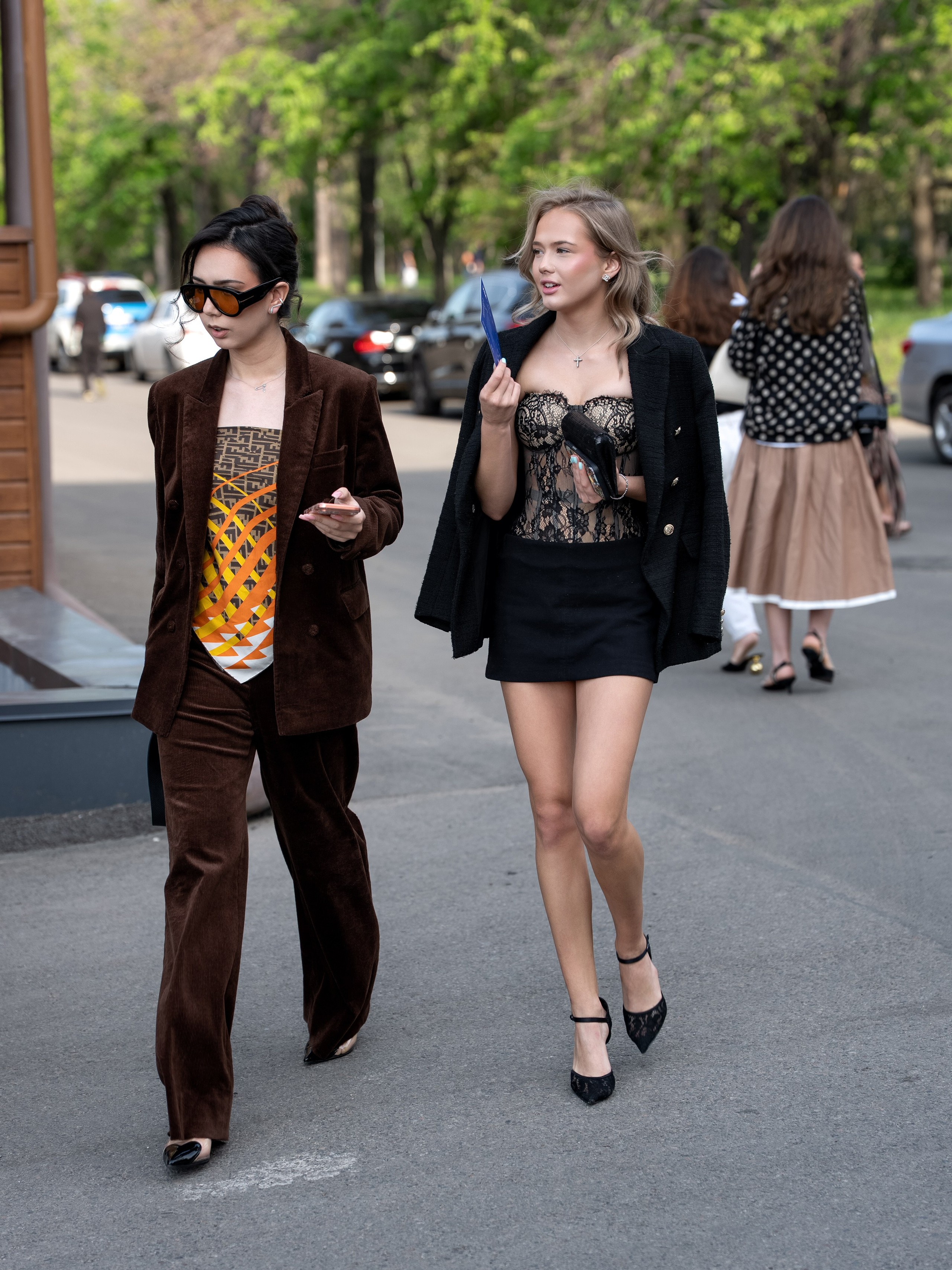 Visa Fashion Week Almaty Pre-Fall 2026 April StreetStyle Day 1. Сайт Алматинского НЮ АРТ, будуар и фэшн фотографа Дениса Карпенко